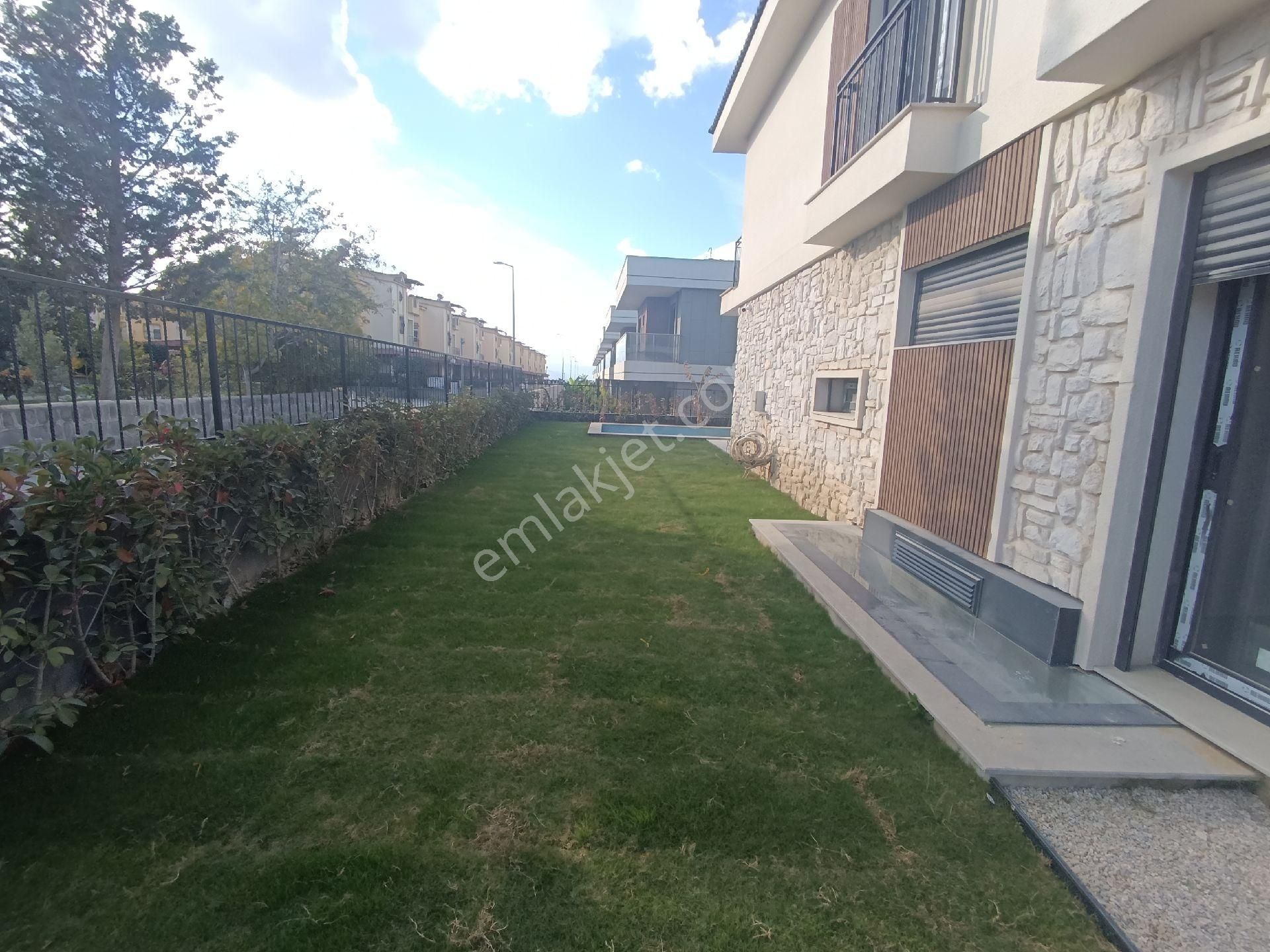 Kuşadası Merkezde Satılık 6+1 Özel Havuzlu Sıfır Villalar - Görsel 30