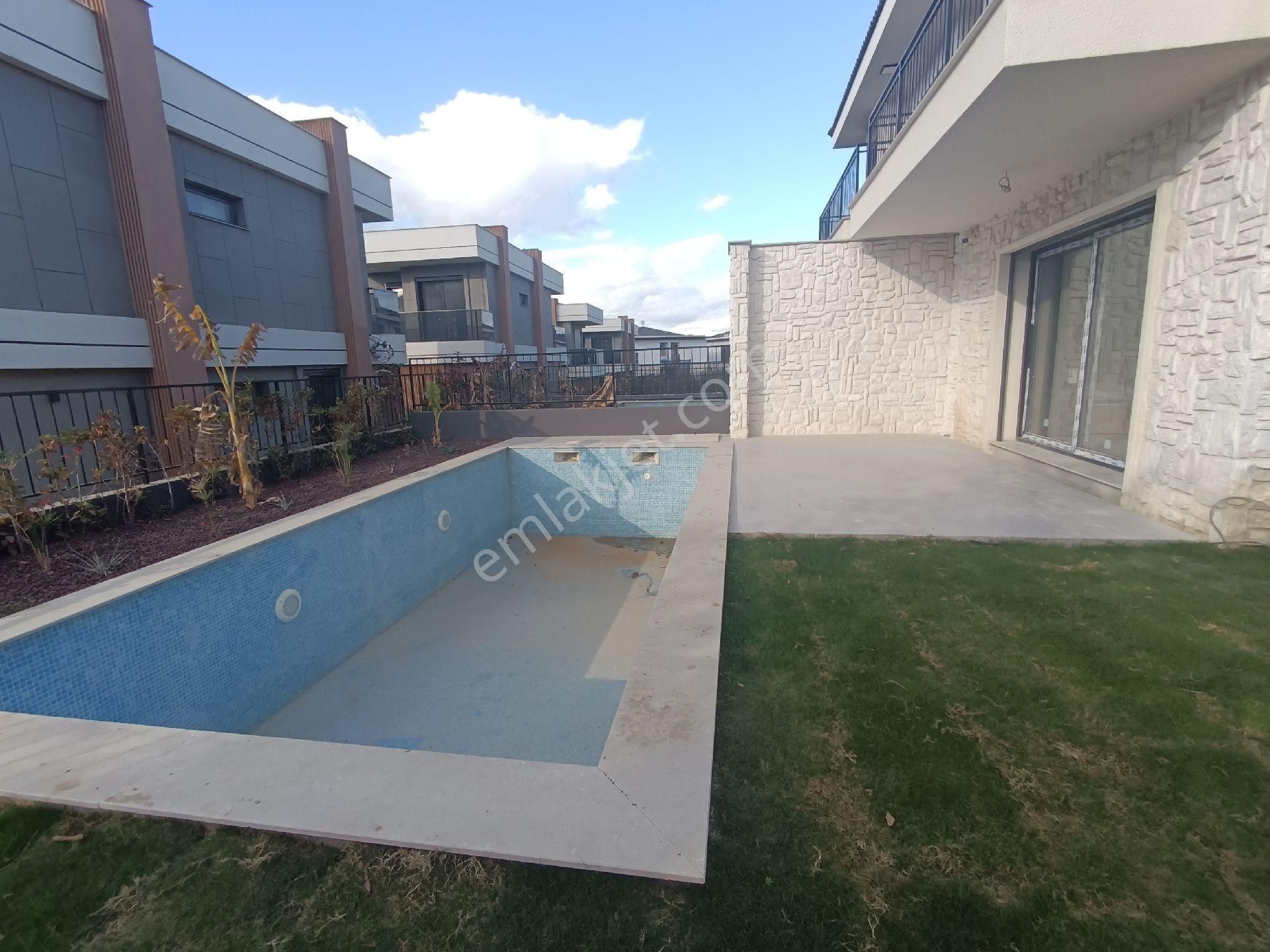 Kuşadası Merkezde Satılık 6+1 Özel Havuzlu Sıfır Villalar - Görsel 33