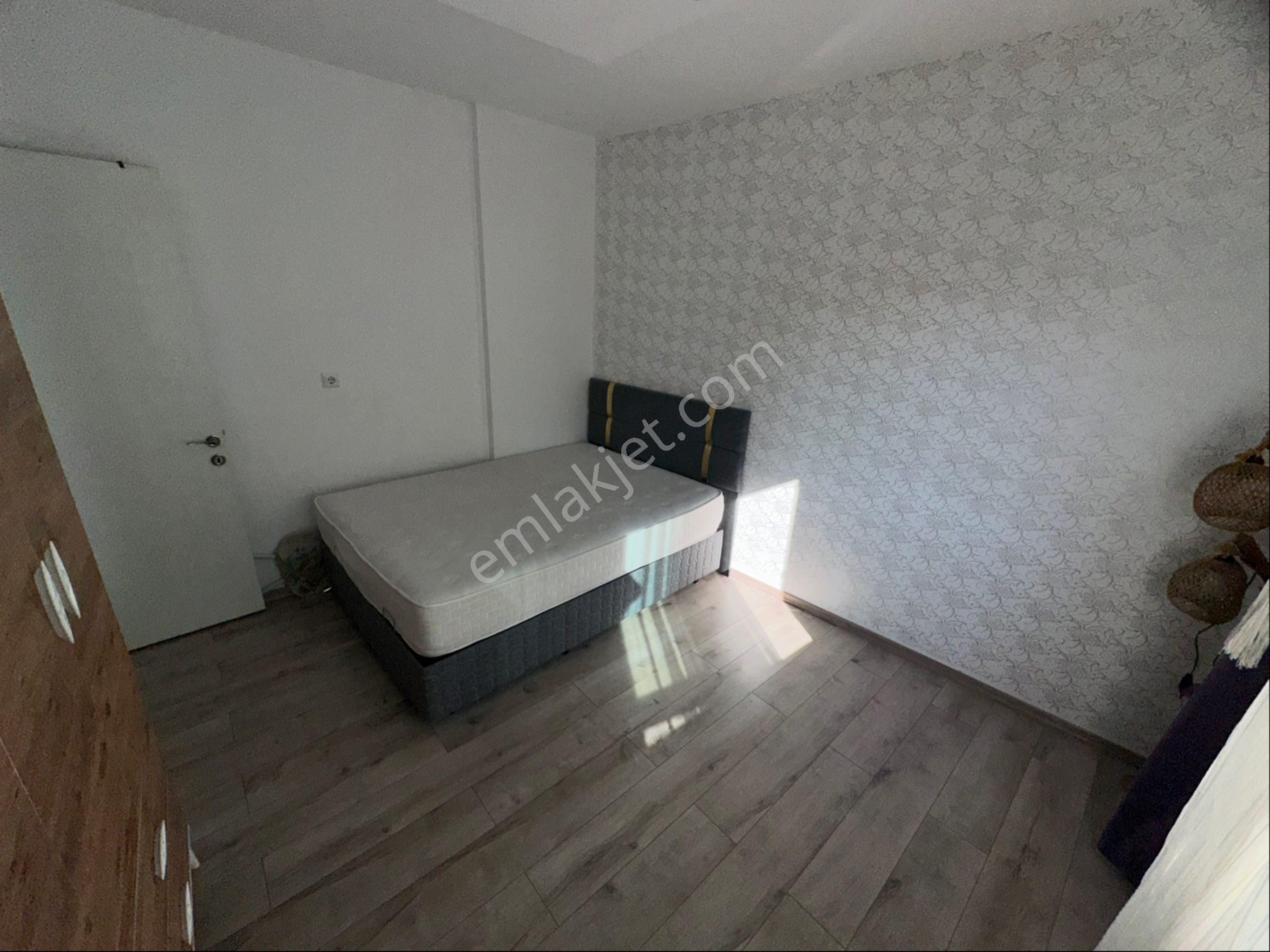Topraklıkta Satılık Tek Tapu İki Apartlarşı Karşıya - Görsel 3