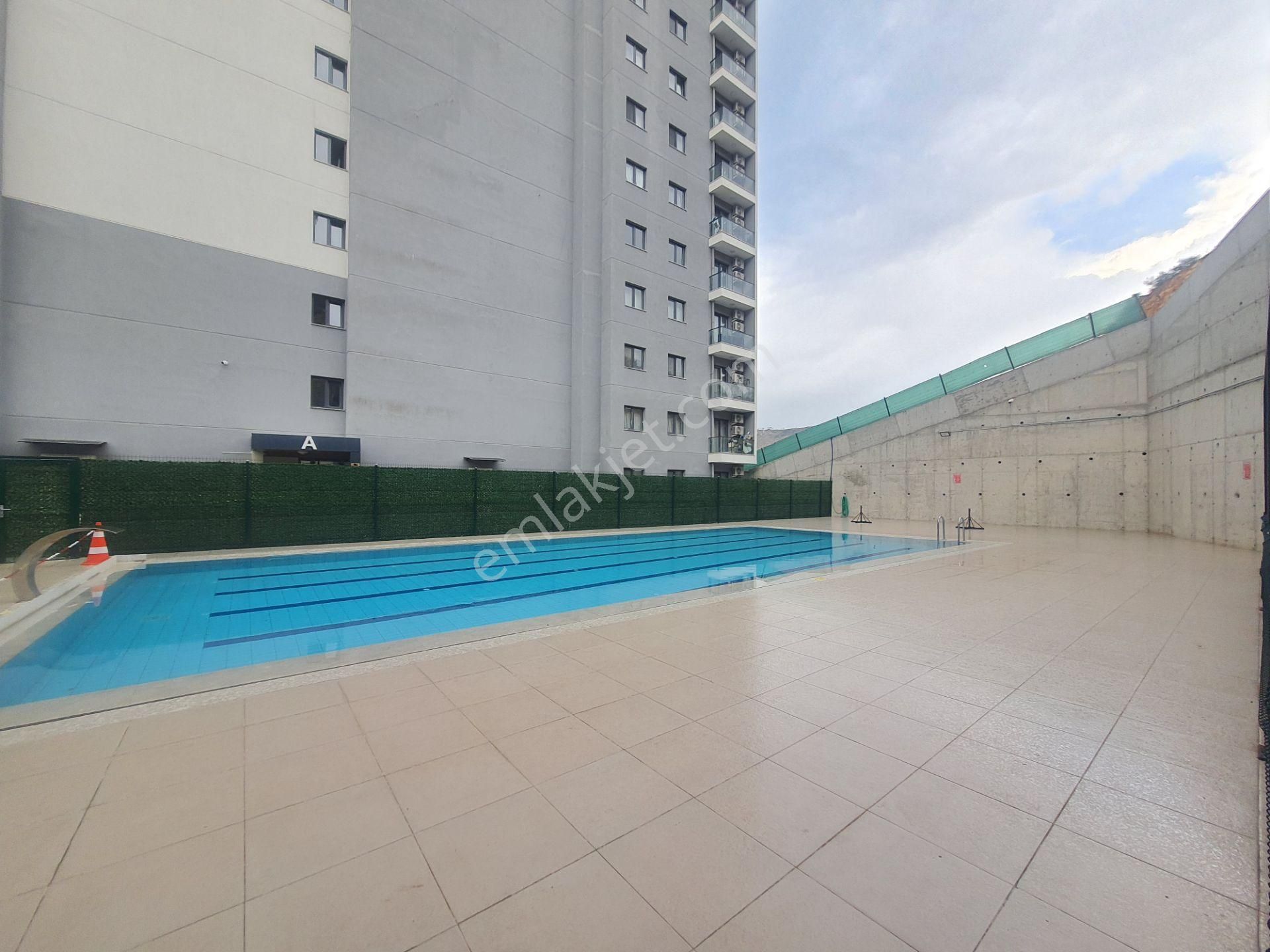 Bayraklı Dasif Vista Sitesinde Deniz Manzaralı 3+1 Kiralık Daire - Görsel 32