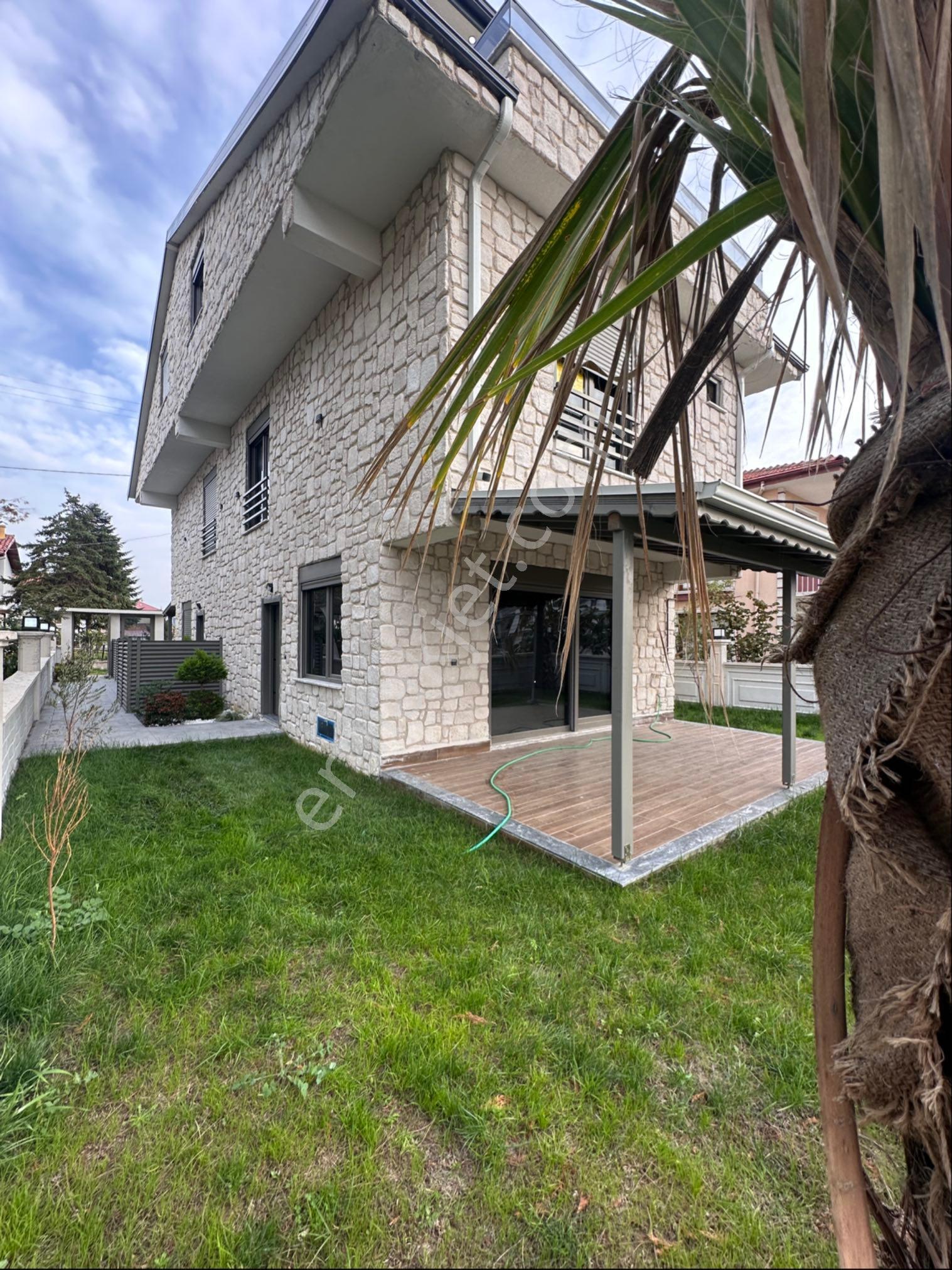 Üstüner Gayrimenkul'den 4+1 Satılık Triblex Villa - Görsel 6