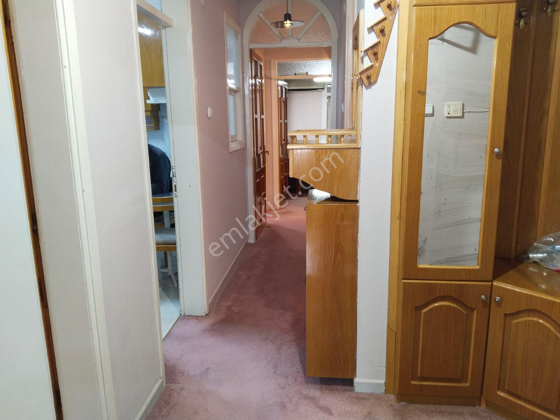 Bergama Bahçelievler Mah Kapalı Mutfak Ara Kat 3+1 Geniş Daire Satılık - Görsel 9