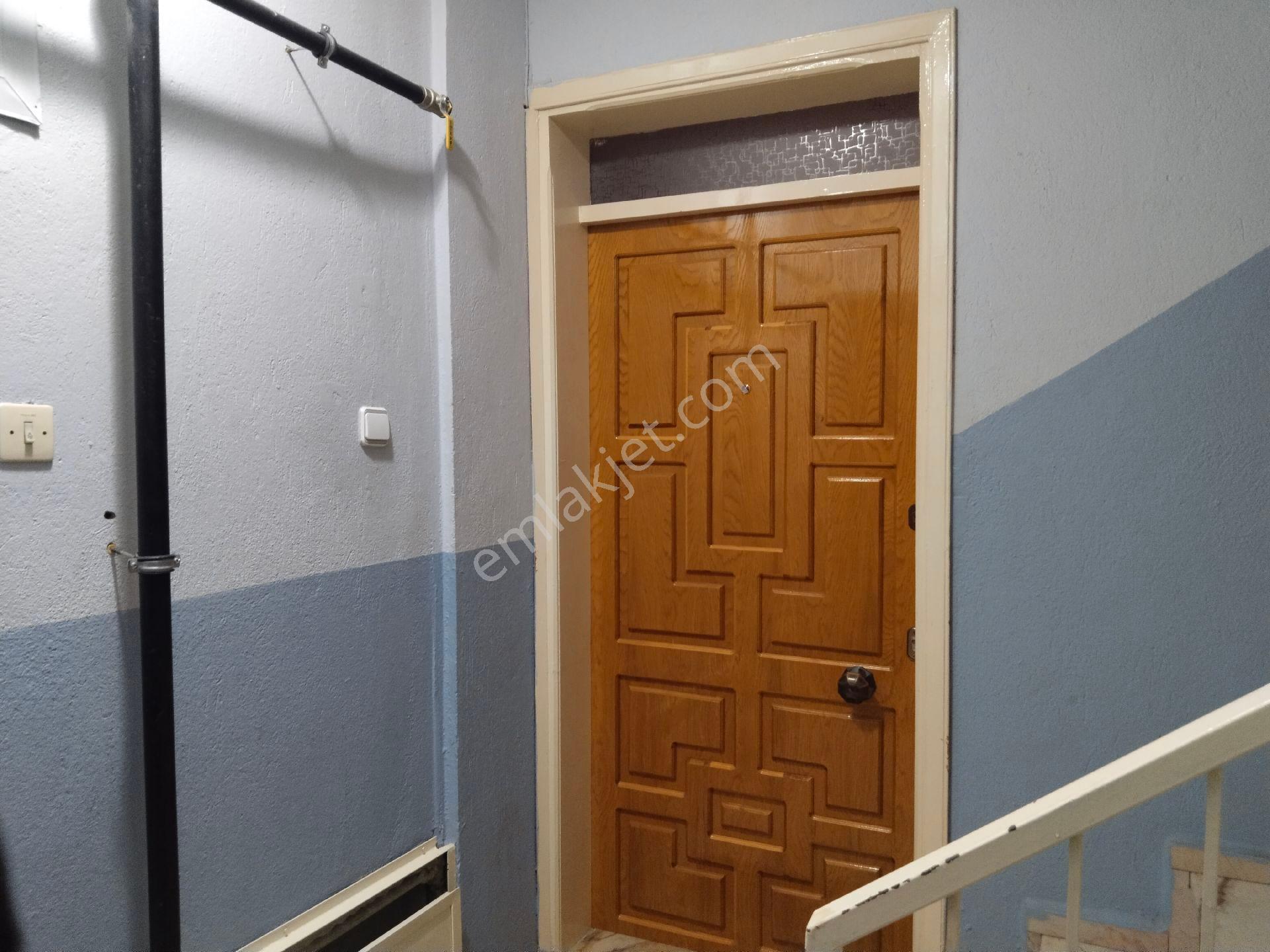 Bergama Bahçelievler Mah Kapalı Mutfak Ara Kat 3+1 Geniş Daire Satılık - Görsel 2