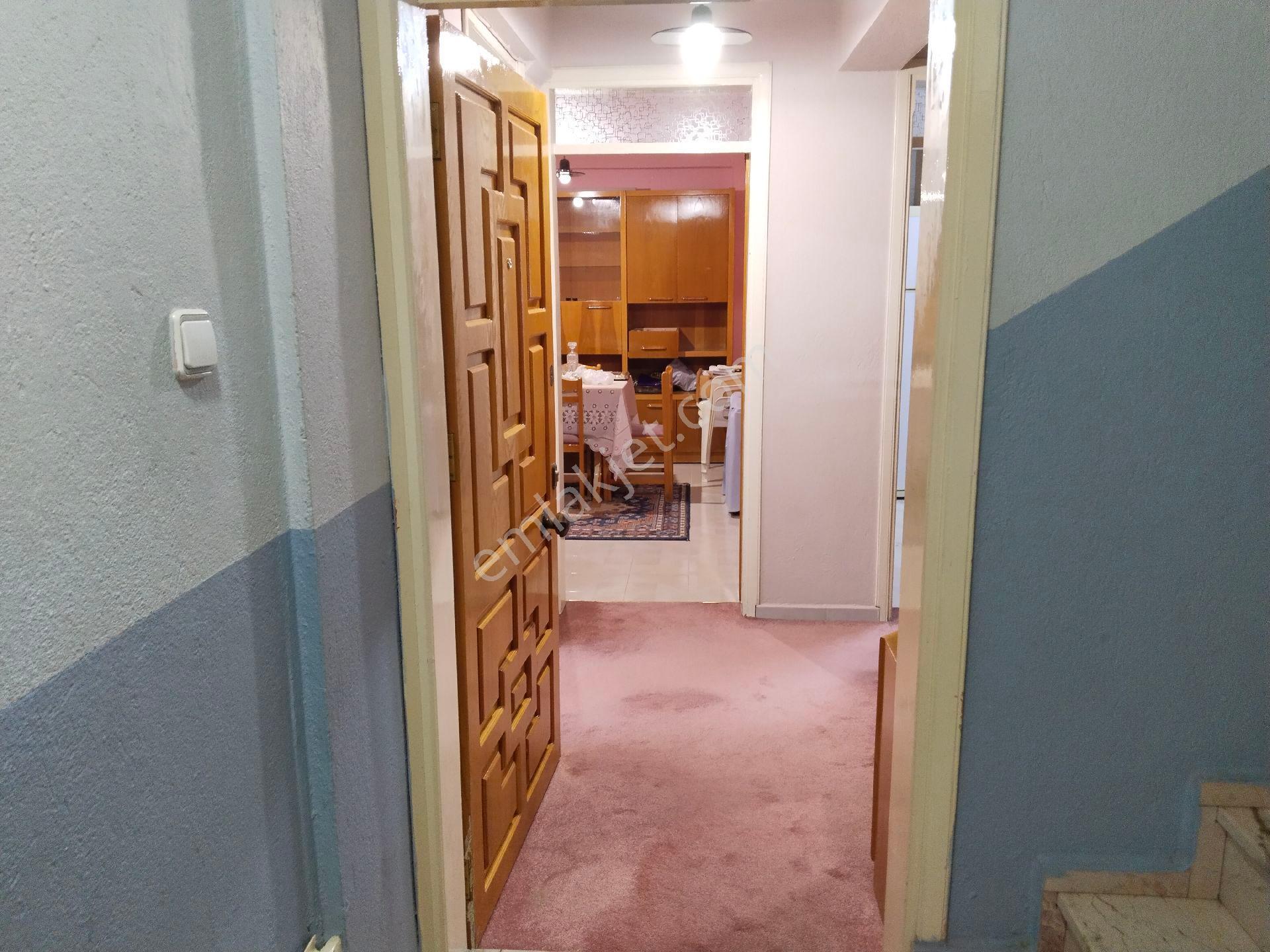 Bergama Bahçelievler Mah Kapalı Mutfak Ara Kat 3+1 Geniş Daire Satılık - Görsel 3