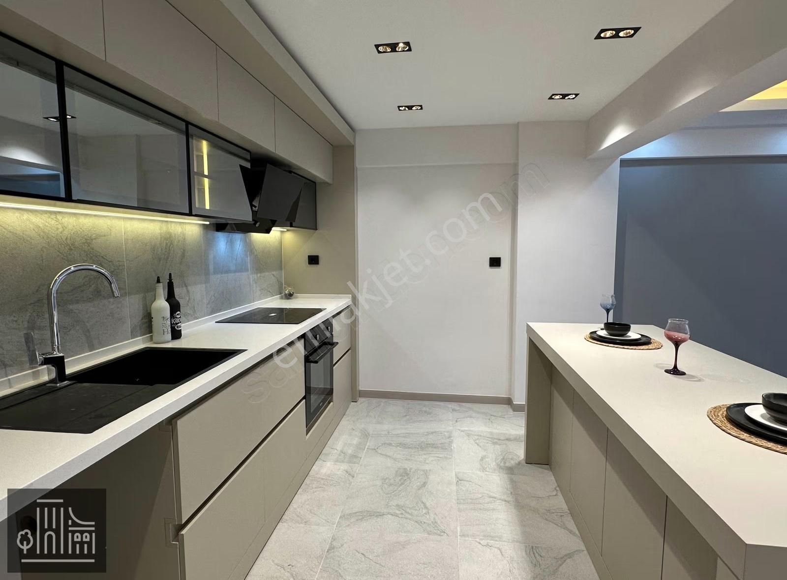 Balçova Sakarya Cad Üzeri 3+1 Asansörlü Arakat 140m2 Masrafsız D