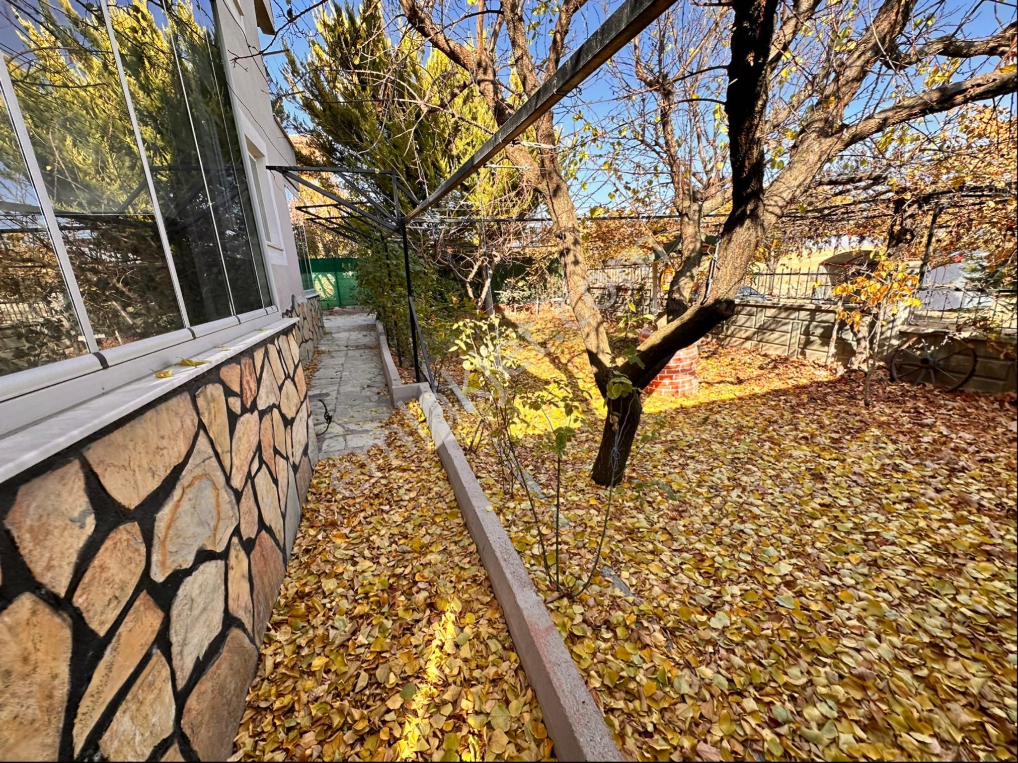 Korkuteli Uzunoluk Mahallesinde Full Bakımlı Müstakil Ev - Görsel 8