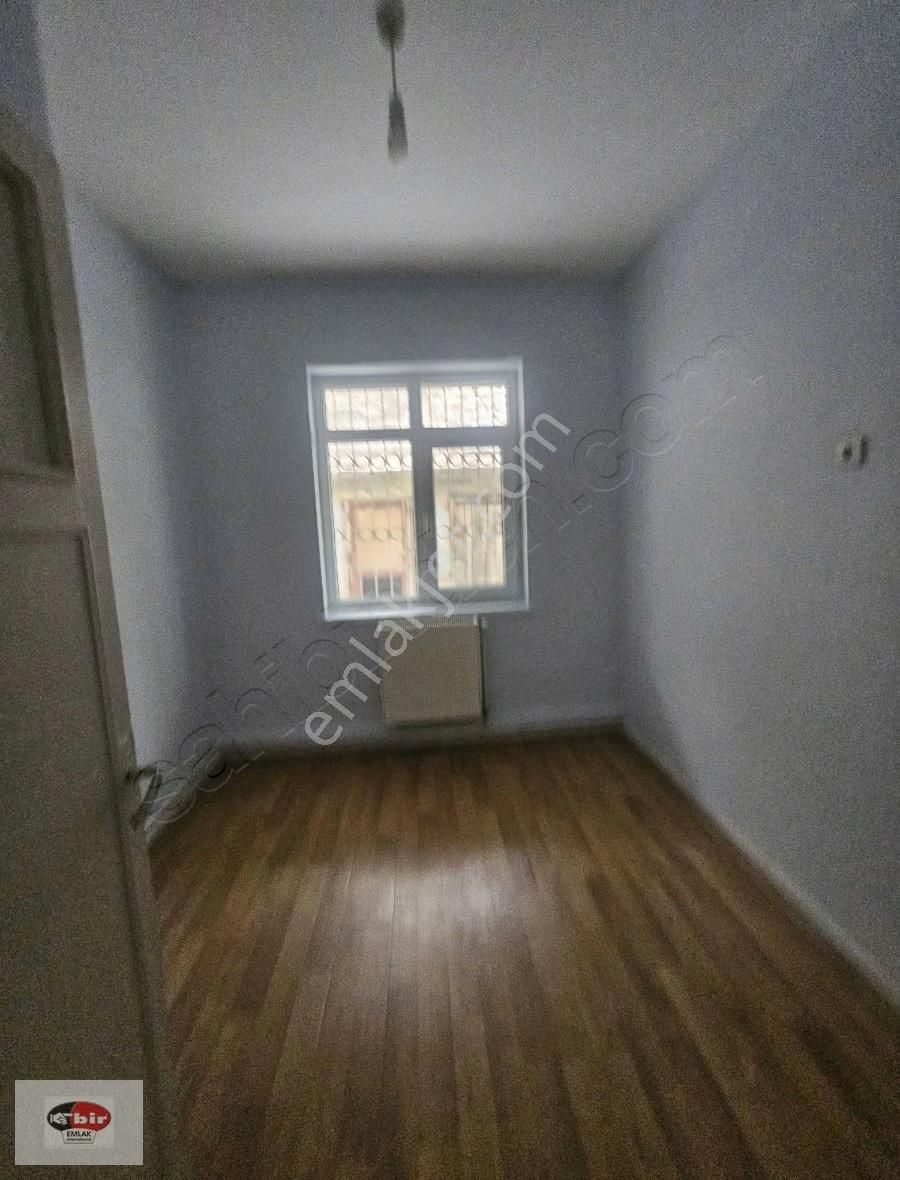 Esat Akyüz Sokakta 2+1 Giriş Kat Kiralık Daire - Görsel 8