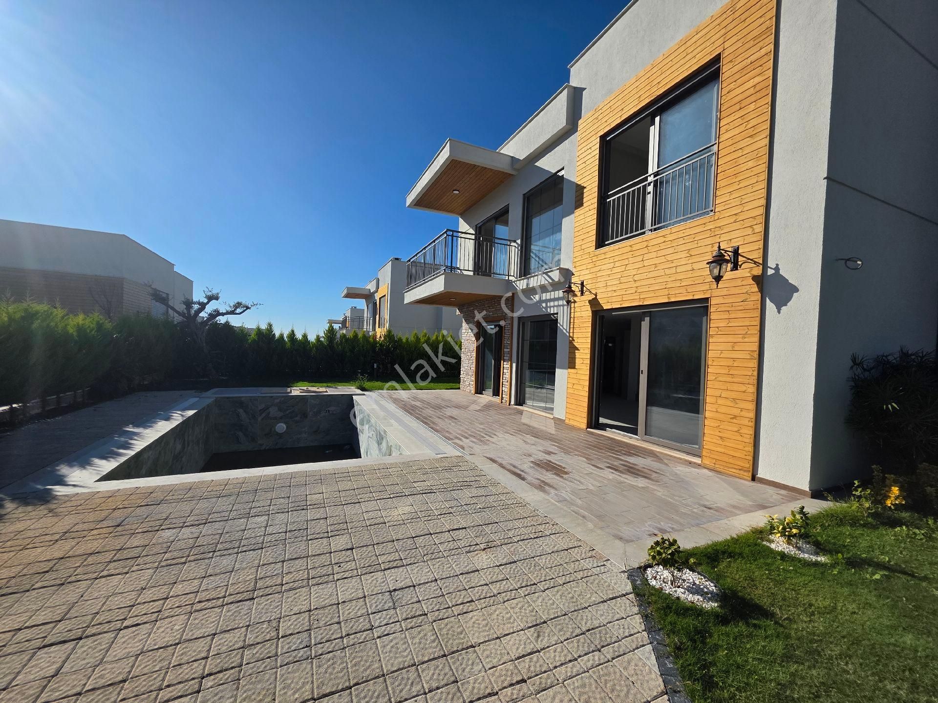 Kuşadası Satılık 4+1 Full Eşyalı Villa - Görsel 6