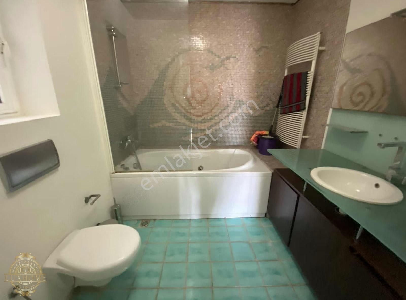 19 Mayıs Mahallesinde Lüks Eşyalı Jakuzili Manzaralı 3+1 Daire - Görsel 4