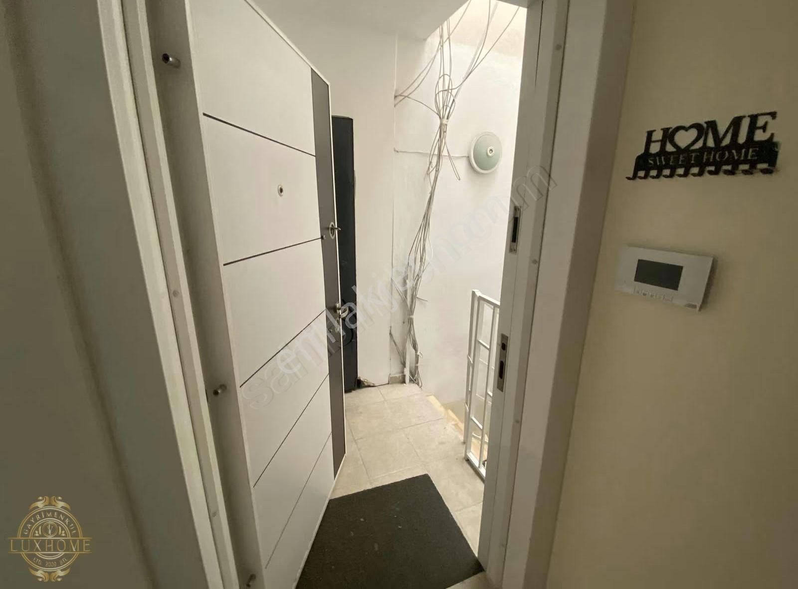 19 Mayıs Mahallesinde Lüks Eşyalı Jakuzili Manzaralı 3+1 Daire - Görsel 12