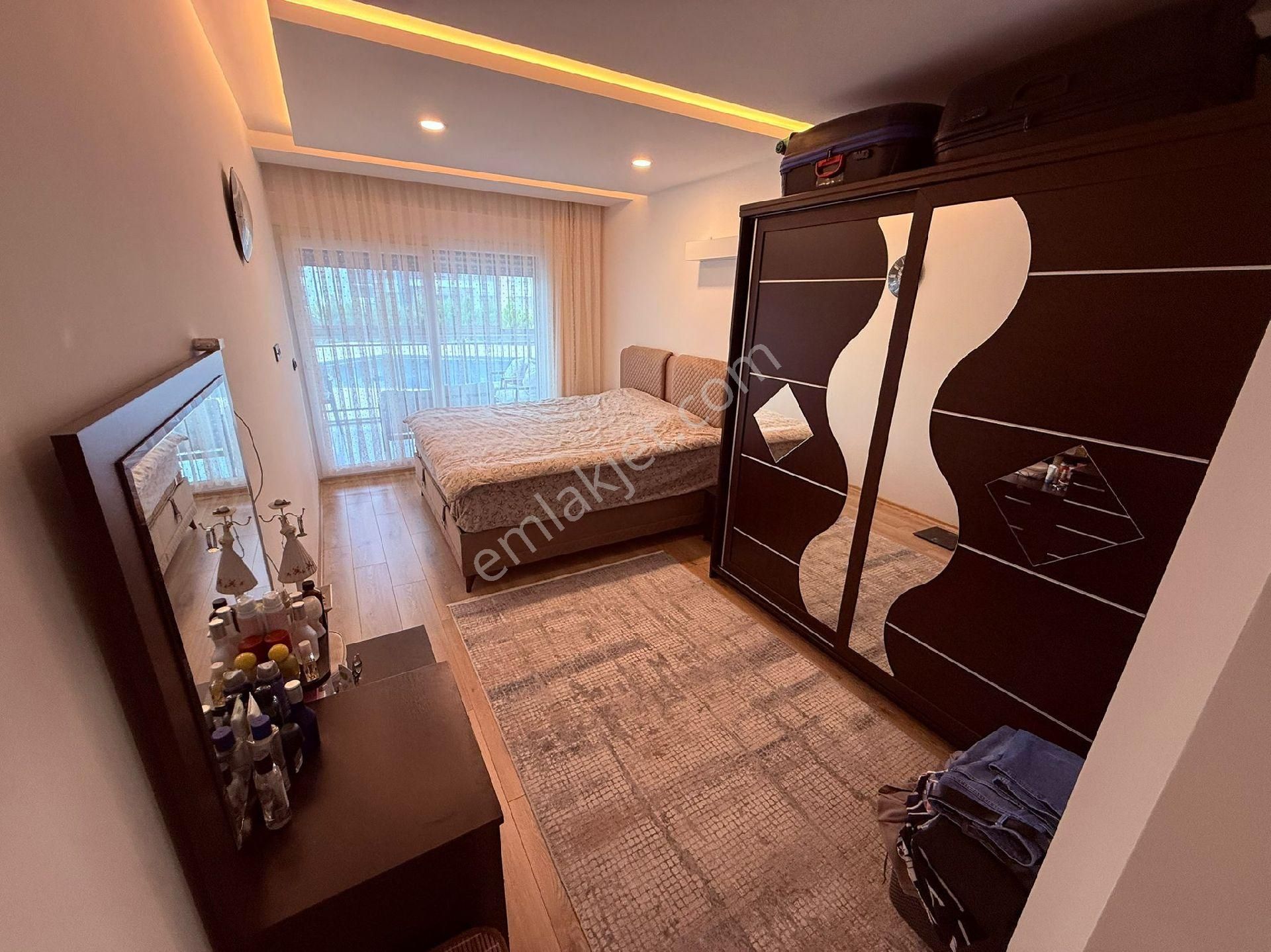 Kuşadası Otogar Arkası Kirazlı Yolu Bölgesi Havuzlu Site De Satılık 3+1 Daire - Görsel 9