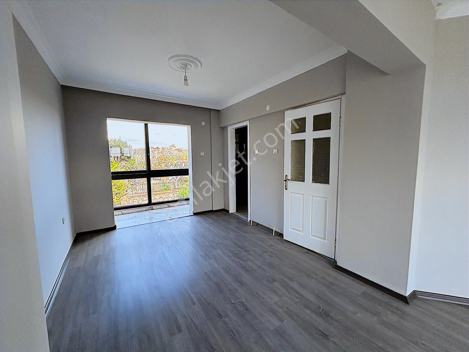 İzmir Menemen Villakent'te Satılık Full Tadilatlı Tripleks Villa - Görsel 2