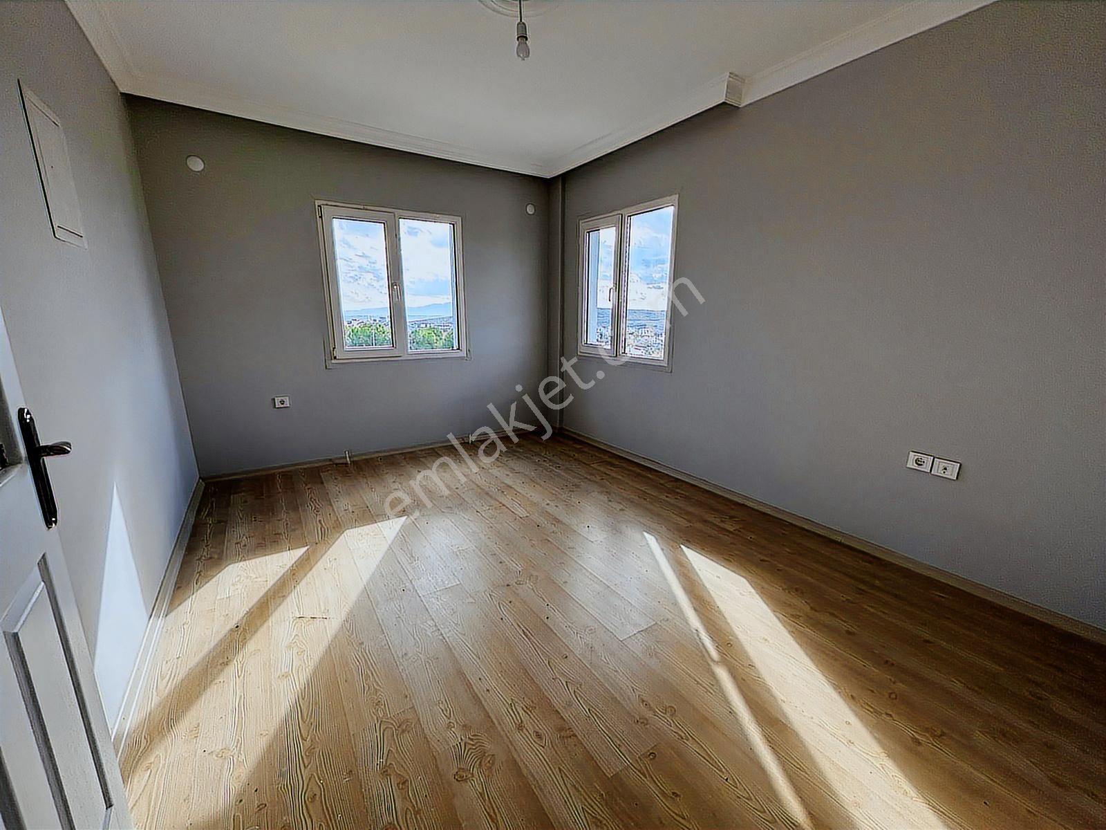 İzmir Menemen Villakent'te Satılık Full Tadilatlı Tripleks Villa - Görsel 4