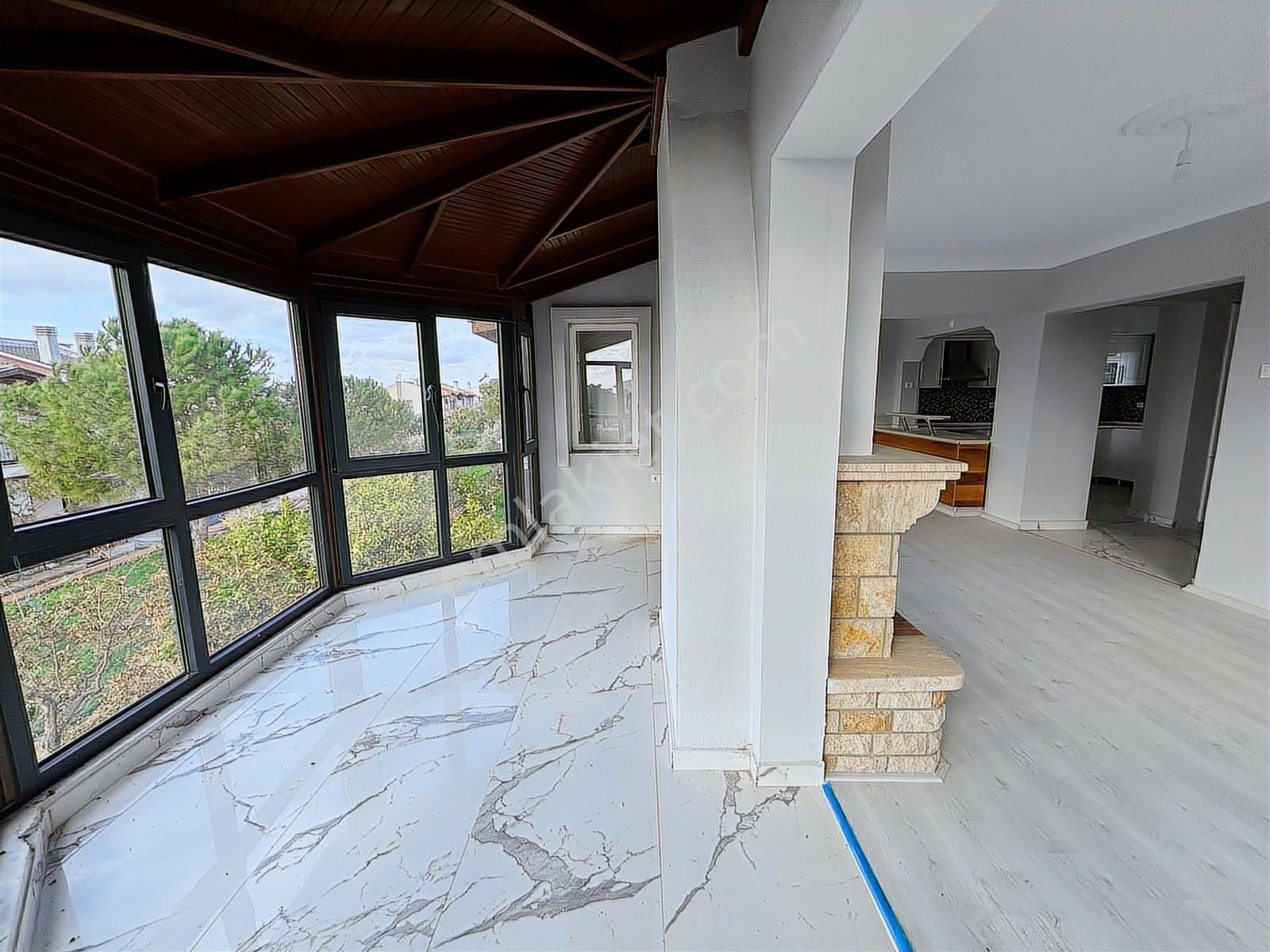 İzmir Menemen Villakent'te Satılık Full Tadilatlı Tripleks Villa - Görsel 12