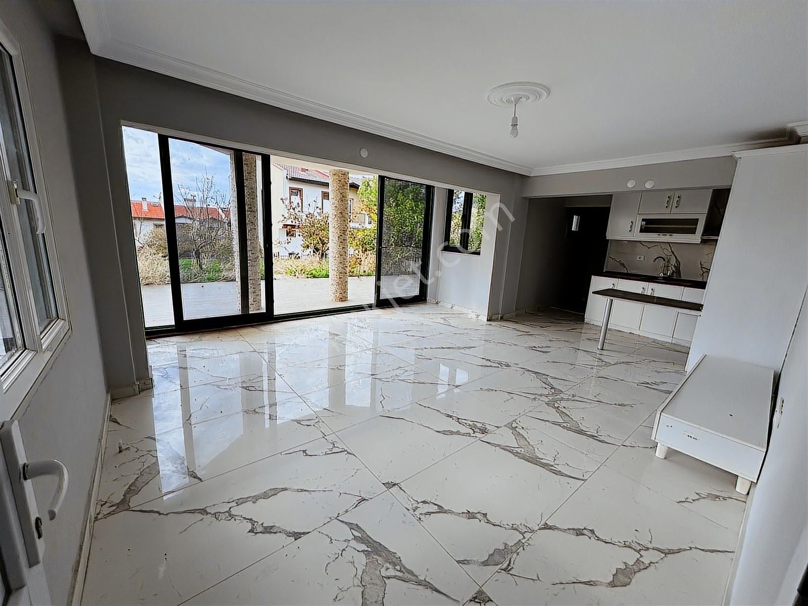 İzmir Menemen Villakent'te Satılık Full Tadilatlı Tripleks Villa - Görsel 5