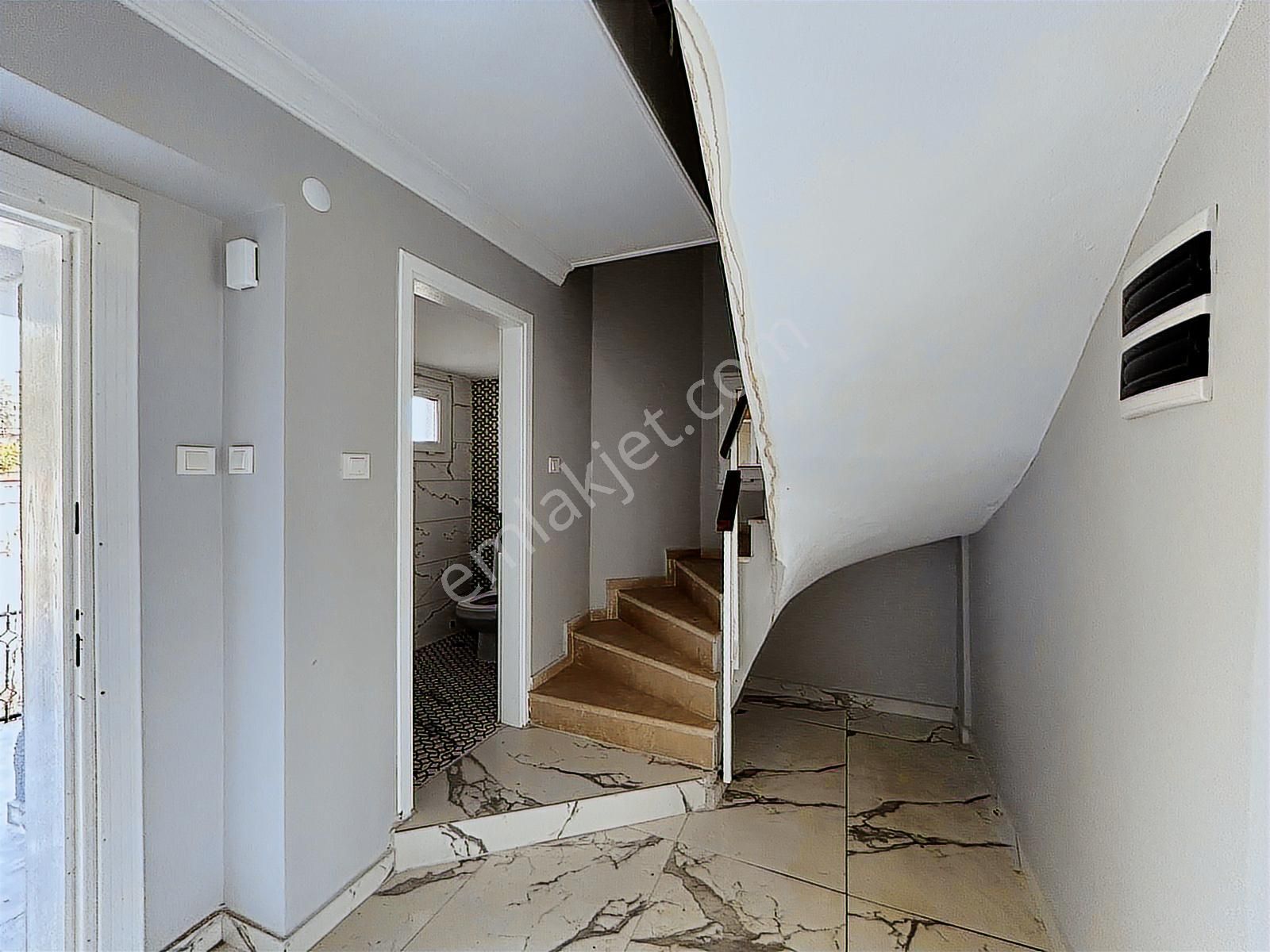 İzmir Menemen Villakent'te Satılık Full Tadilatlı Tripleks Villa - Görsel 21