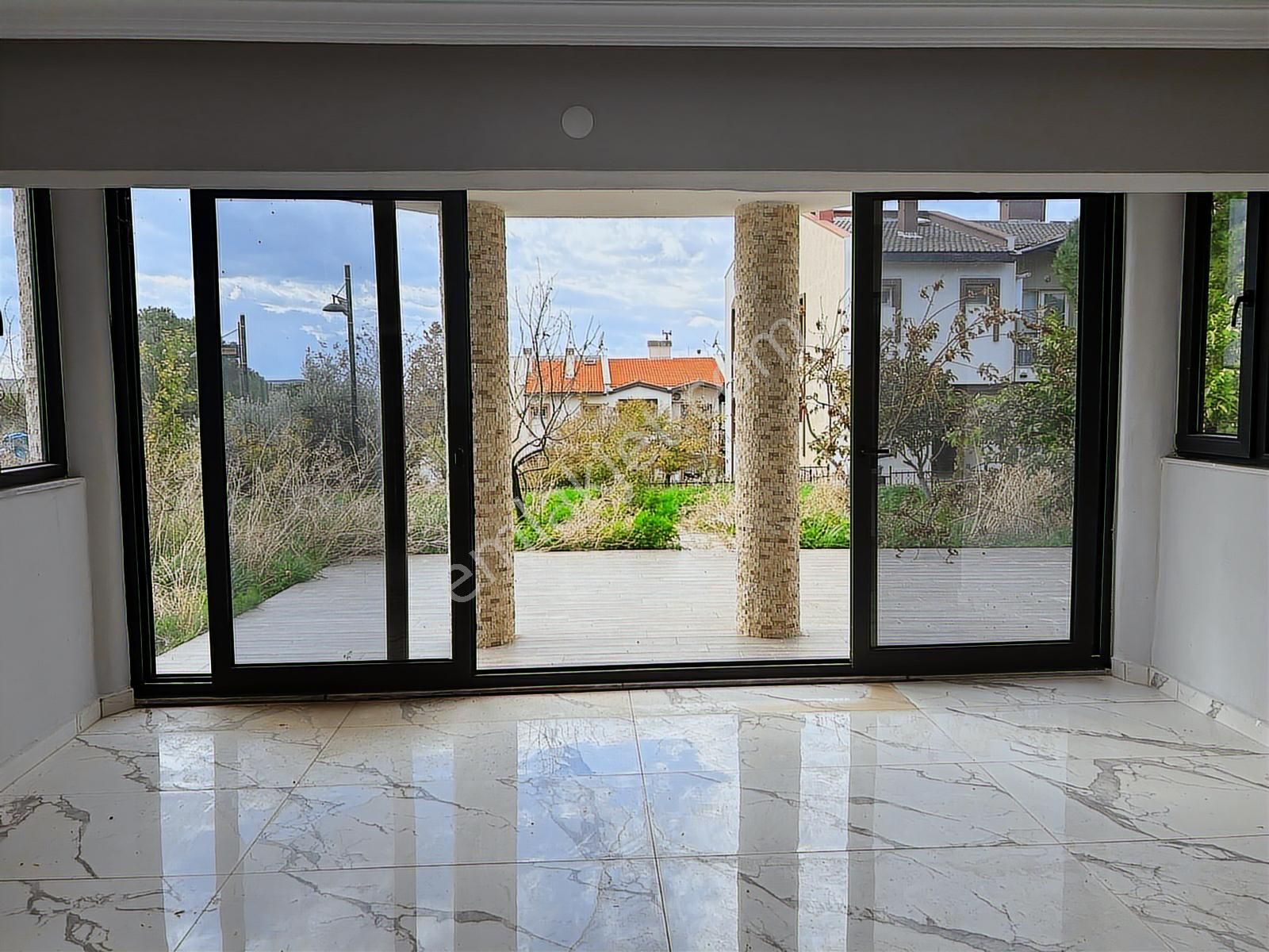 İzmir Menemen Villakent'te Satılık Full Tadilatlı Tripleks Villa - Görsel 13