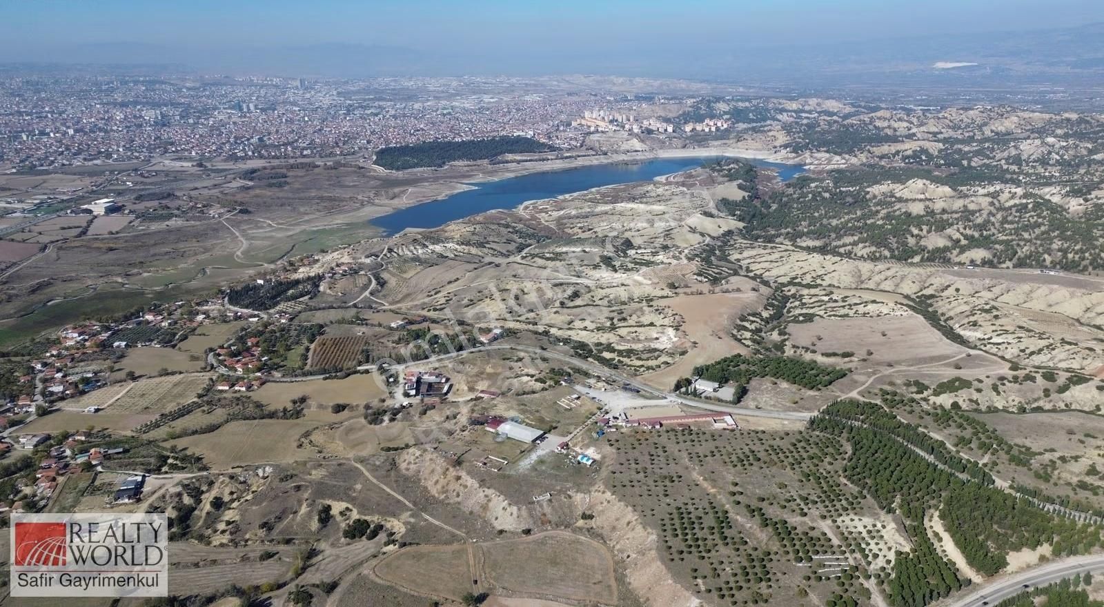 Karakurt Yolu Üzerinde 13700 M2 Hayvancılık-tarıma Uygun Tarla - Görsel 11