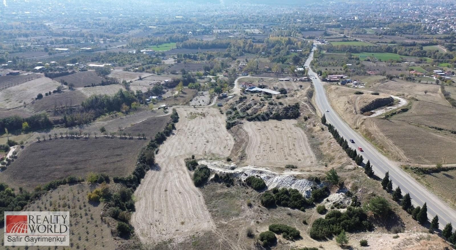 Karakurt Yolu Üzerinde 13700 M2 Hayvancılık-tarıma Uygun Tarla - Görsel 3
