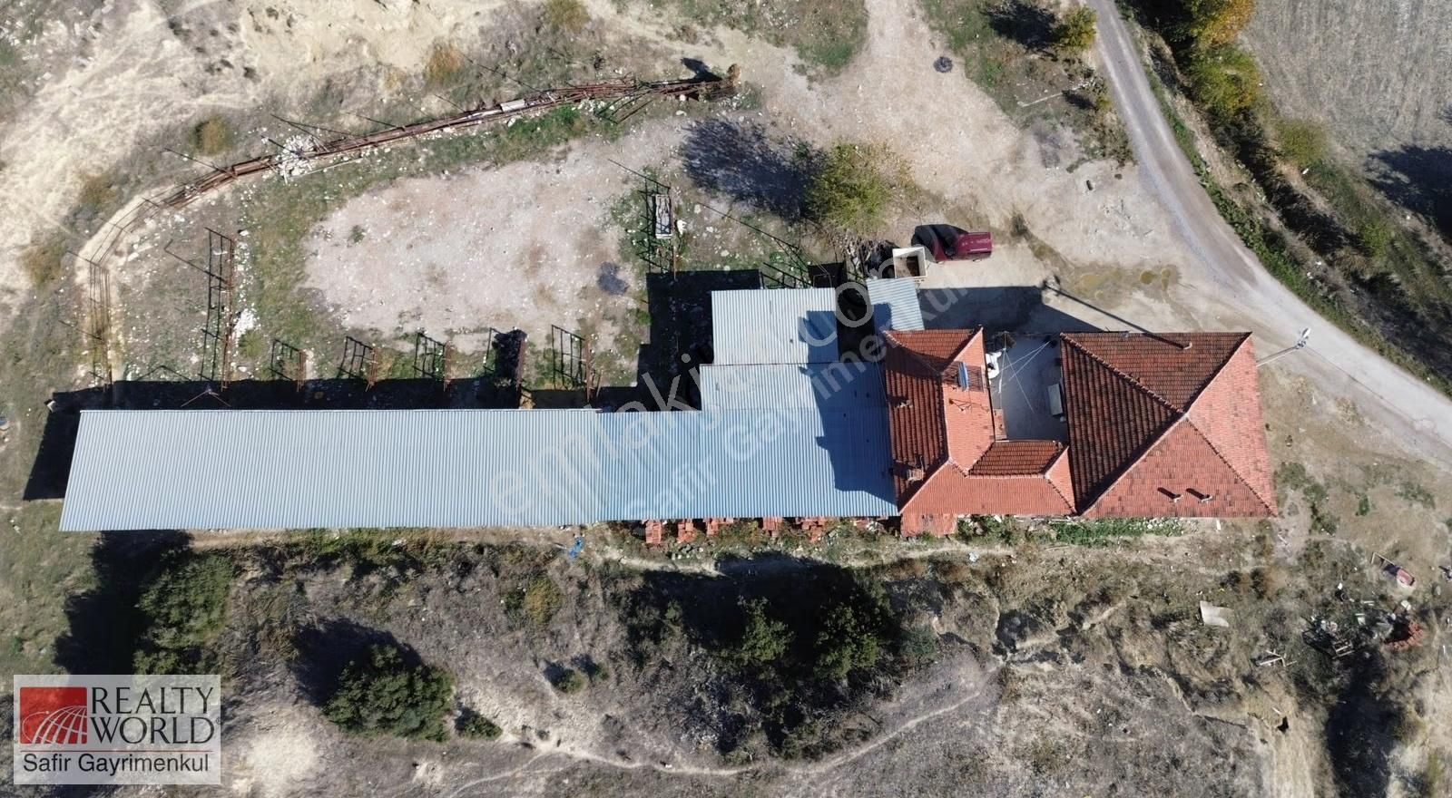 Karakurt Yolu Üzerinde 13700 M2 Hayvancılık-tarıma Uygun Tarla - Görsel 26