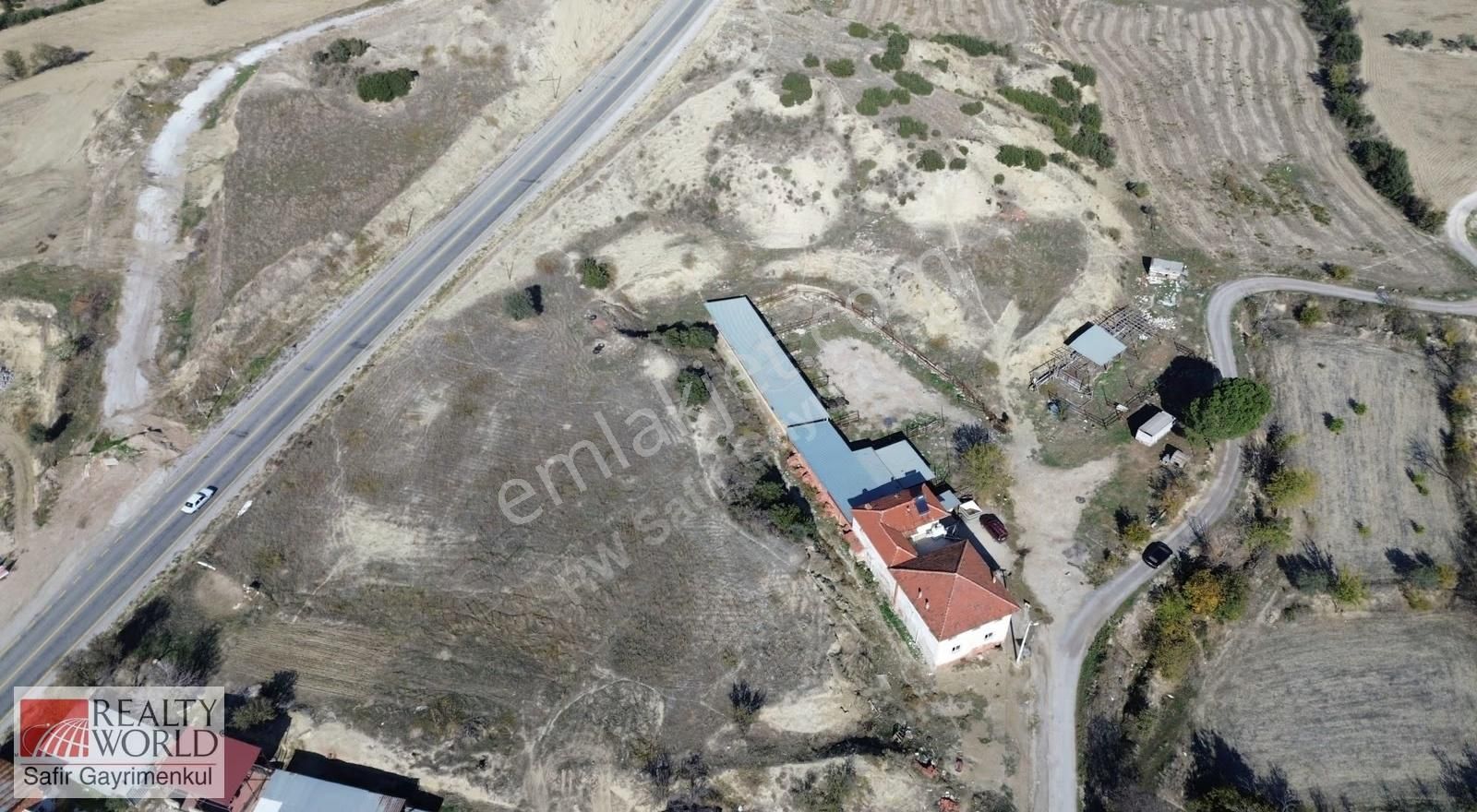 Karakurt Yolu Üzerinde 13700 M2 Hayvancılık-tarıma Uygun Tarla - Görsel 17