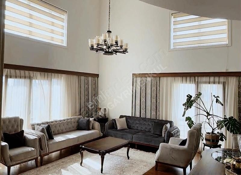 Bahçeşehir Spradon Evlerinde Havuz Manzaralı Satılık Üst Dublex