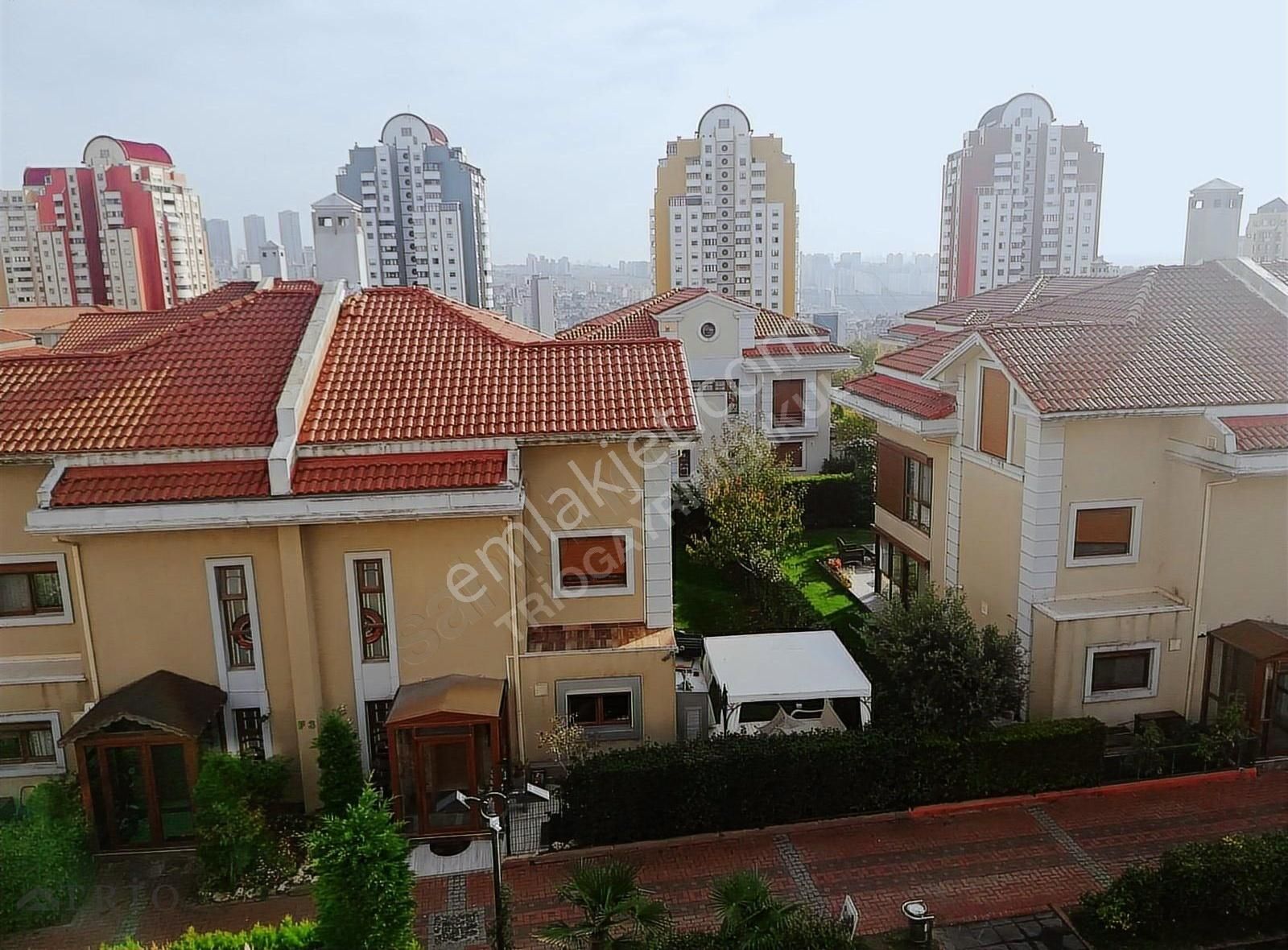 Bahçeşehir Spradon Evlerinde Havuz Manzaralı Satılık Üst Dublex - Görsel 3