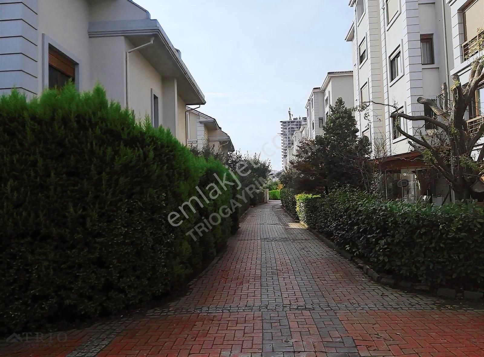 Bahçeşehir Spradon Evlerinde Havuz Manzaralı Satılık Üst Dublex - Görsel 5