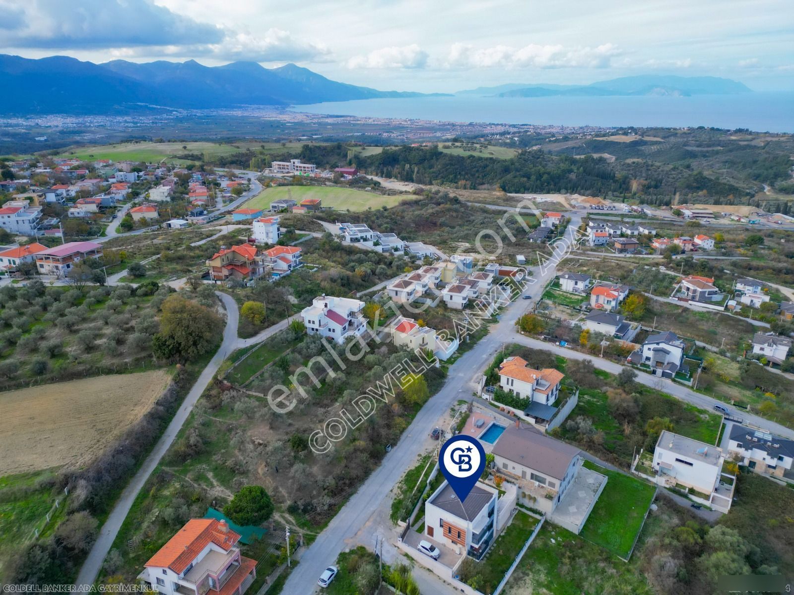 Kuşadası Yaylaköy'de Deniz Manzaralı, Çift Bağımsız Bölümlü 4+2