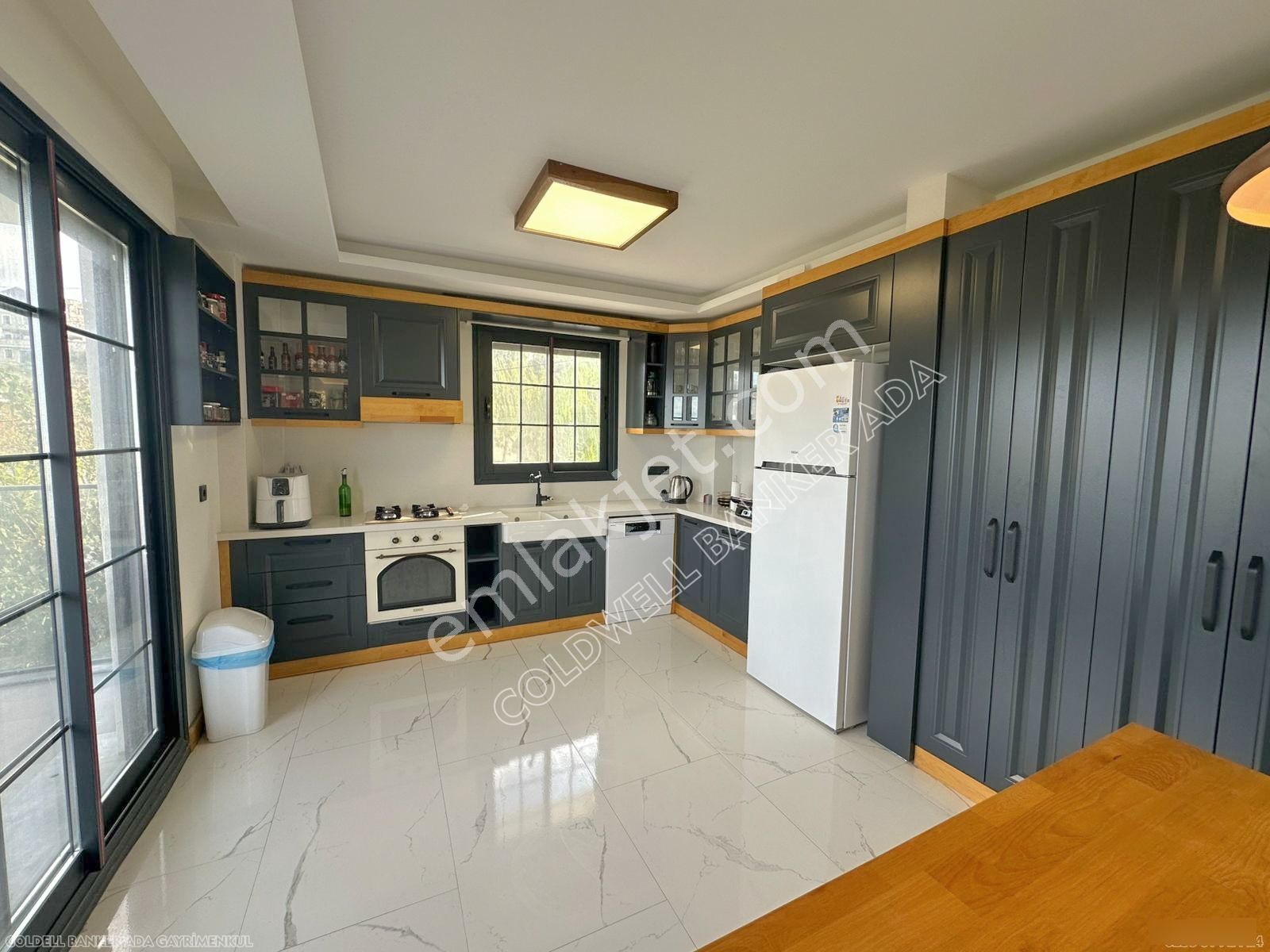 Kuşadası Yaylaköy'de Deniz Manzaralı, Çift Bağımsız Bölümlü 4+2 - Görsel 20