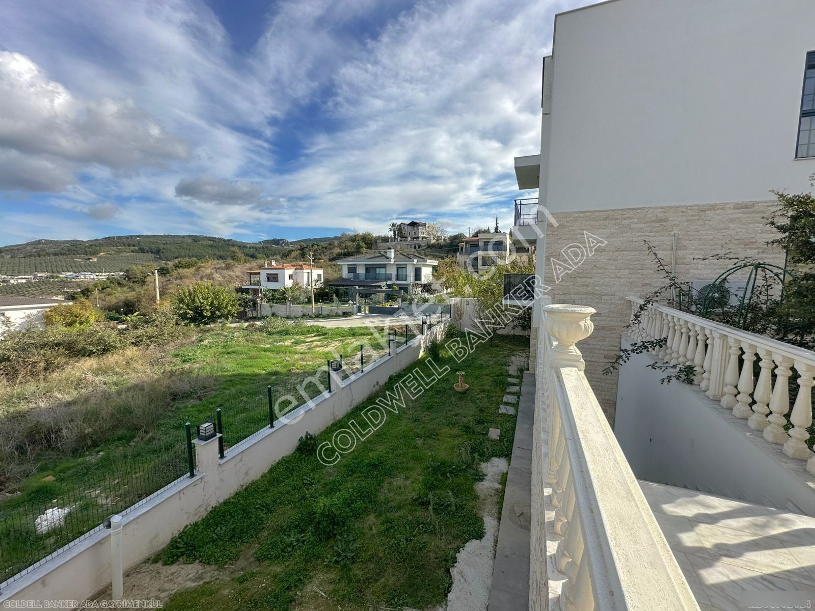 Kuşadası Yaylaköy'de Deniz Manzaralı, Çift Bağımsız Bölümlü 4+2 - Görsel 10