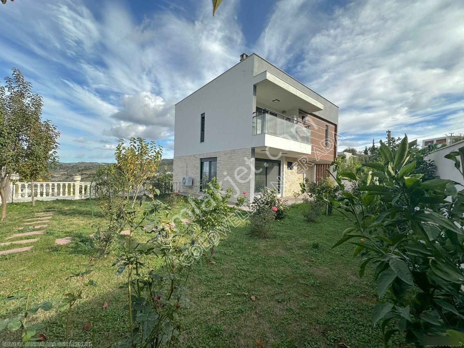 Kuşadası Yaylaköy'de Deniz Manzaralı, Çift Bağımsız Bölümlü 4+2 - Görsel 8