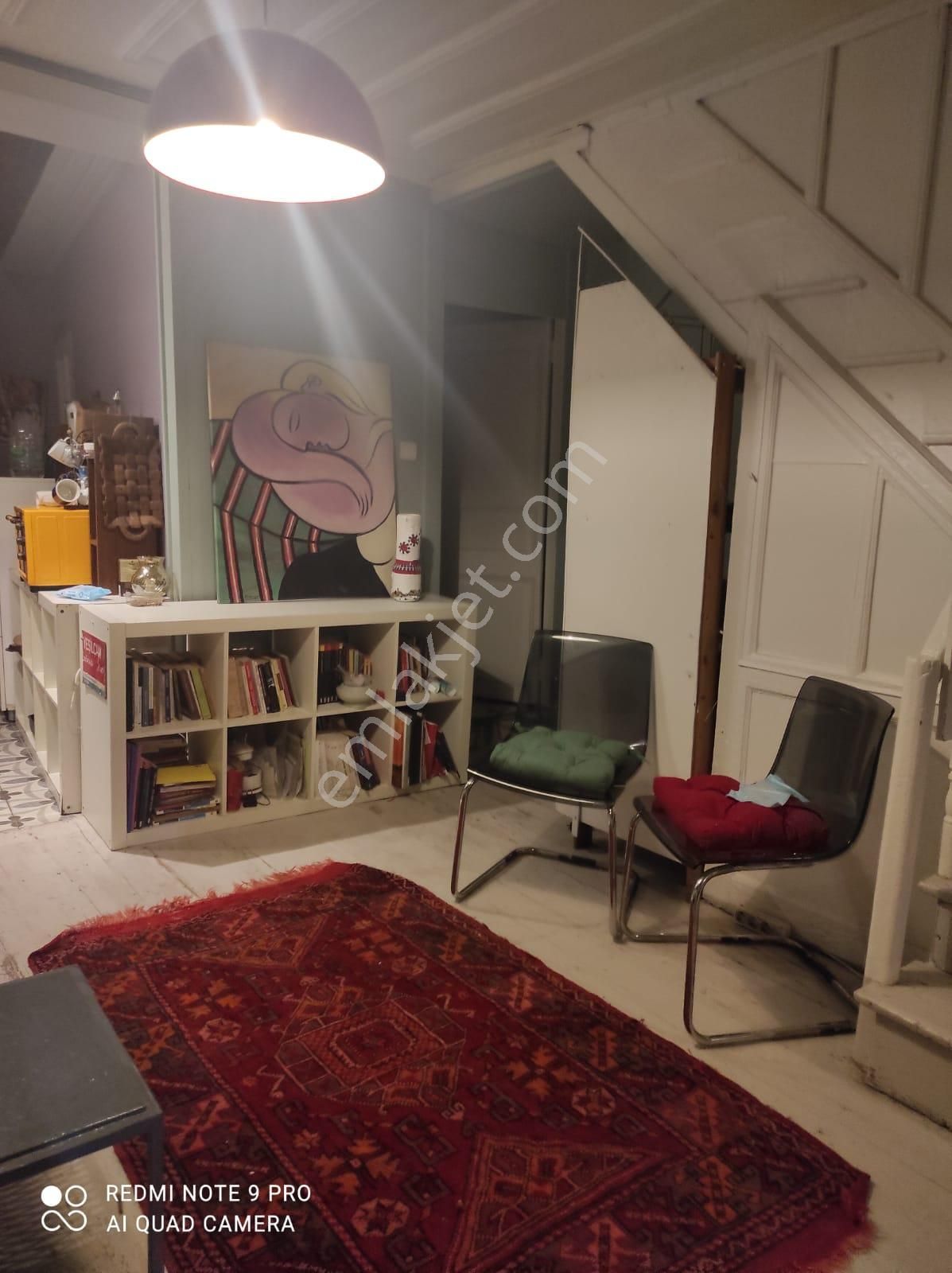 İki Katlı, Ahşap, Bahçeli Ev - Görsel 8