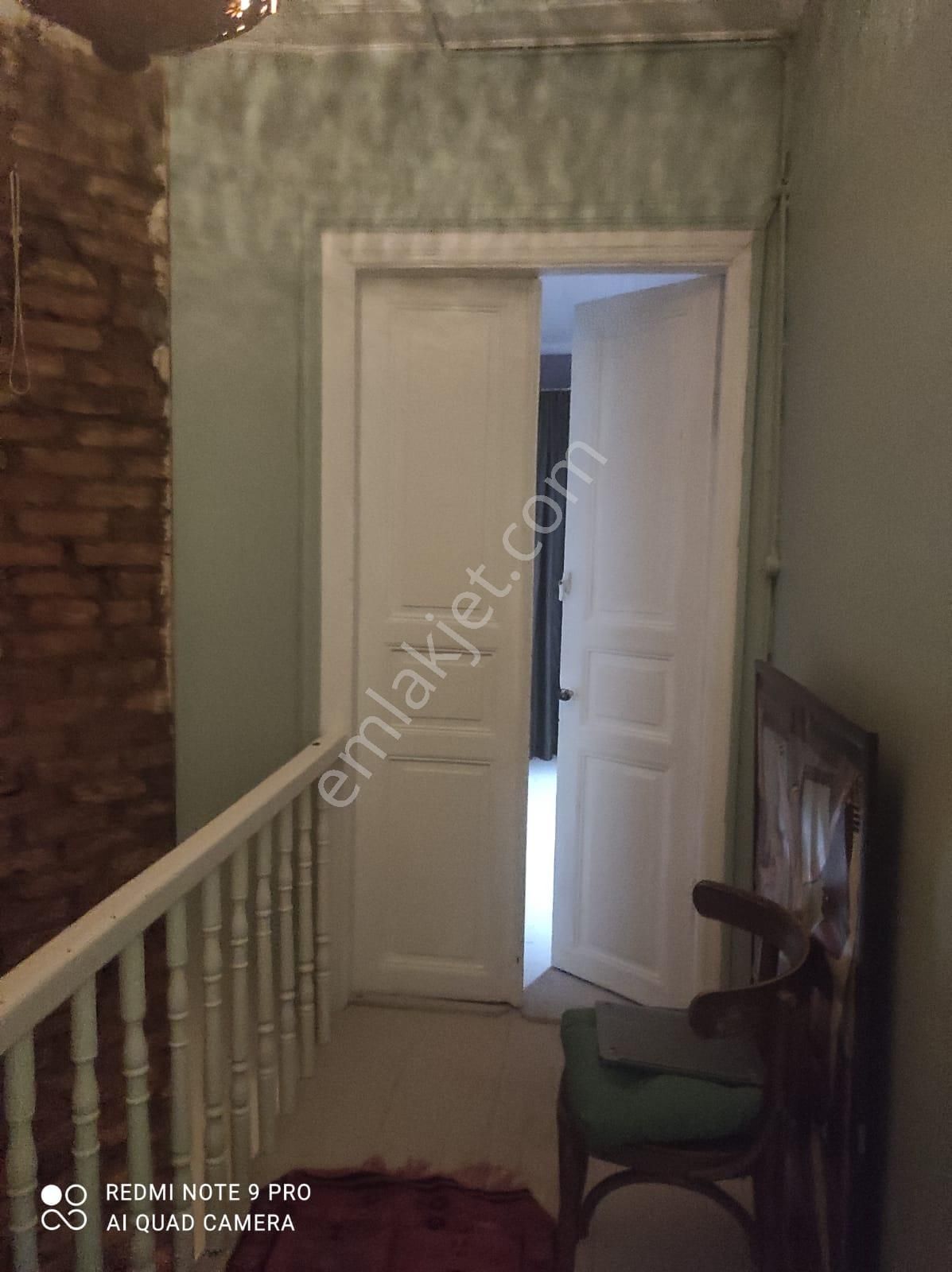 İki Katlı, Ahşap, Bahçeli Ev - Görsel 20