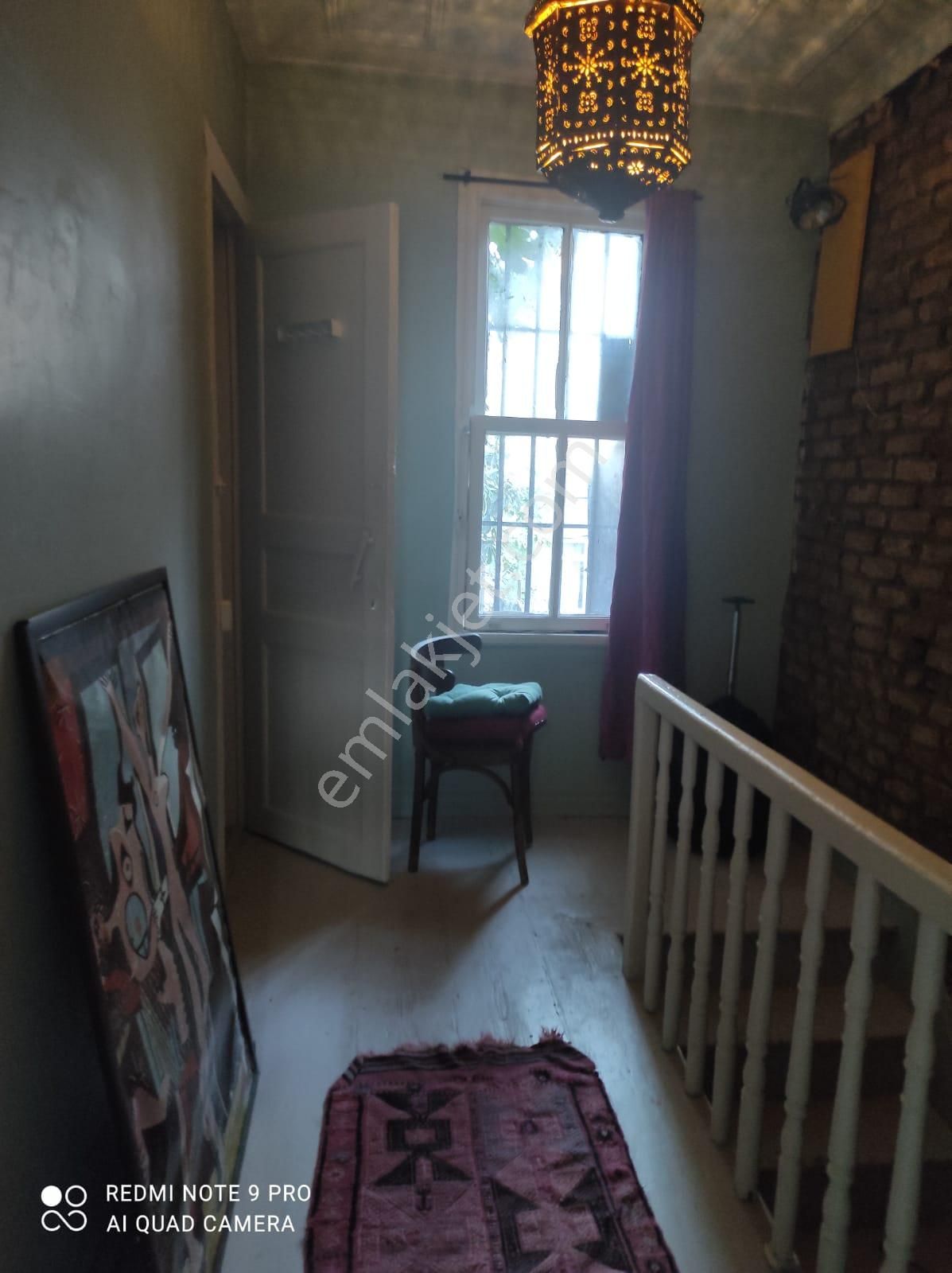 İki Katlı, Ahşap, Bahçeli Ev - Görsel 17