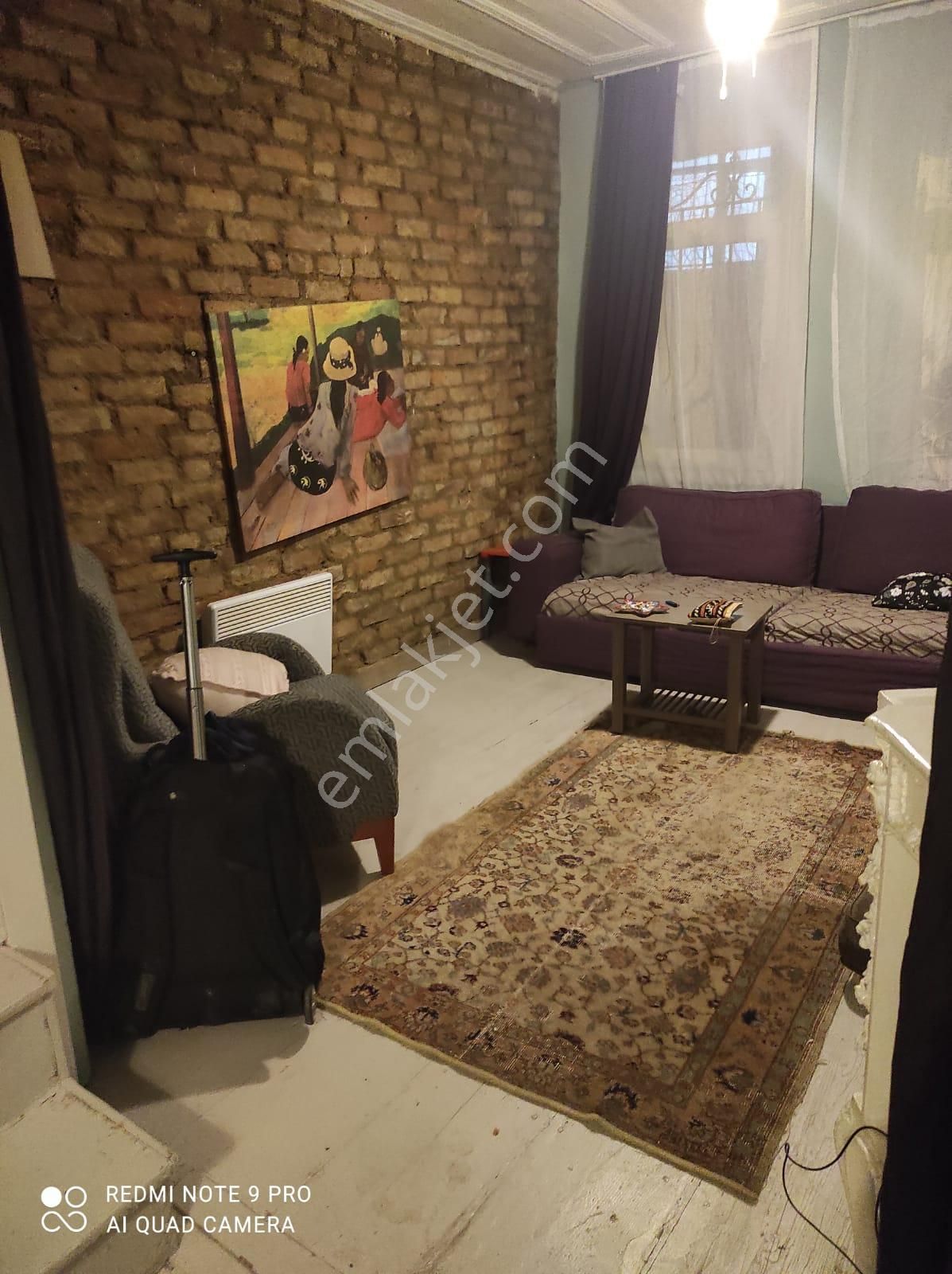 İki Katlı, Ahşap, Bahçeli Ev - Görsel 4