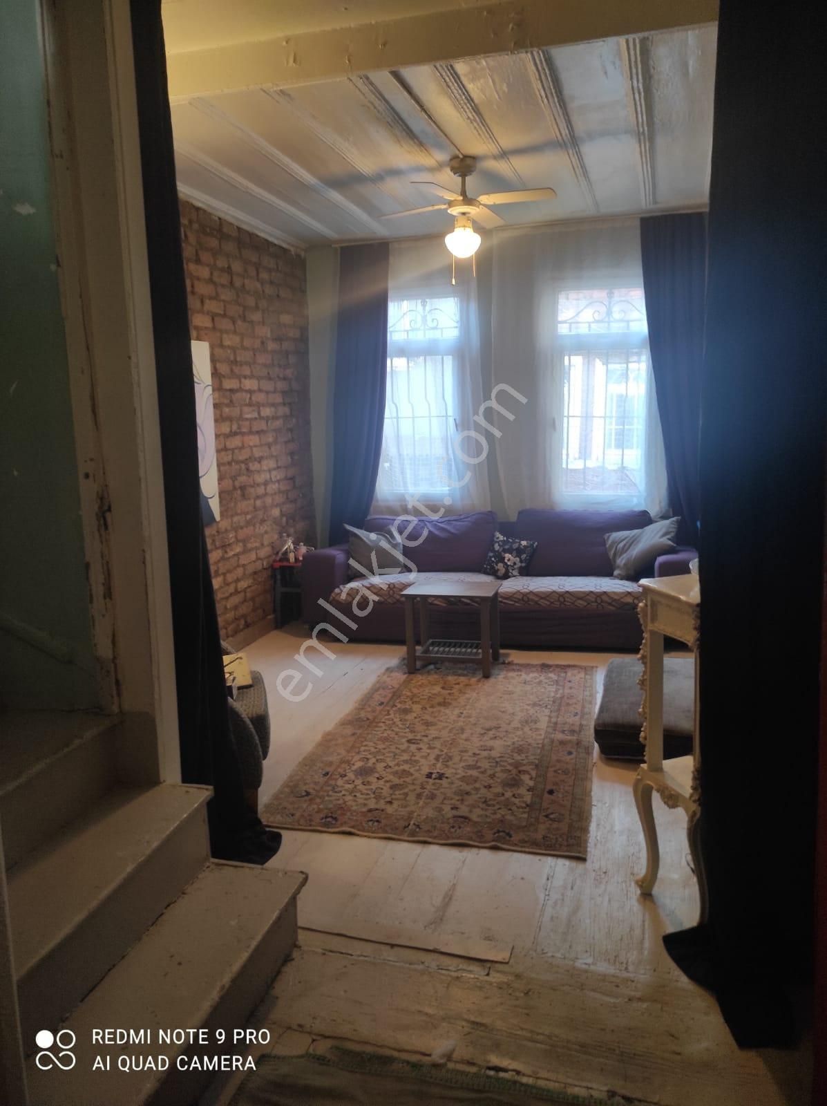 İki Katlı, Ahşap, Bahçeli Ev - Görsel 3