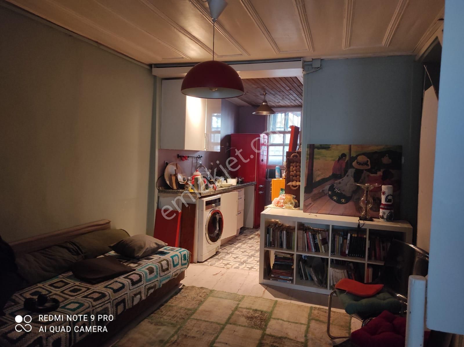 İki Katlı, Ahşap, Bahçeli Ev - Görsel 9