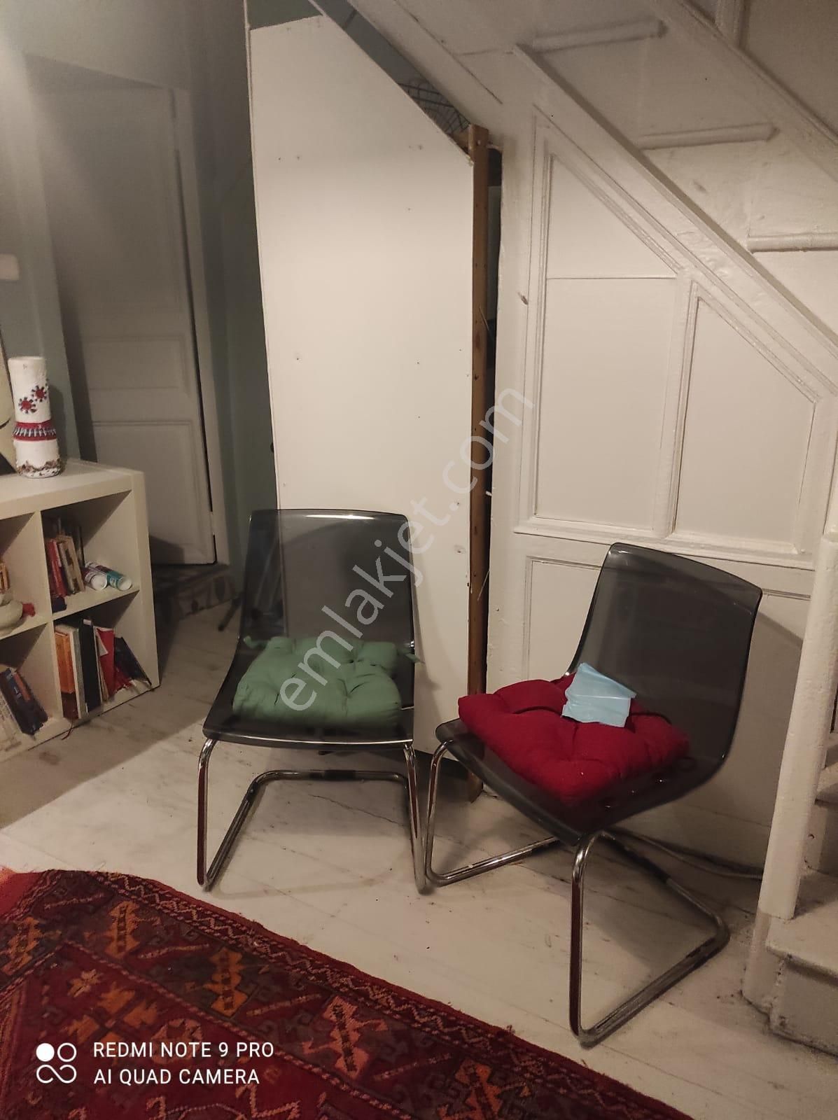 İki Katlı, Ahşap, Bahçeli Ev - Görsel 13