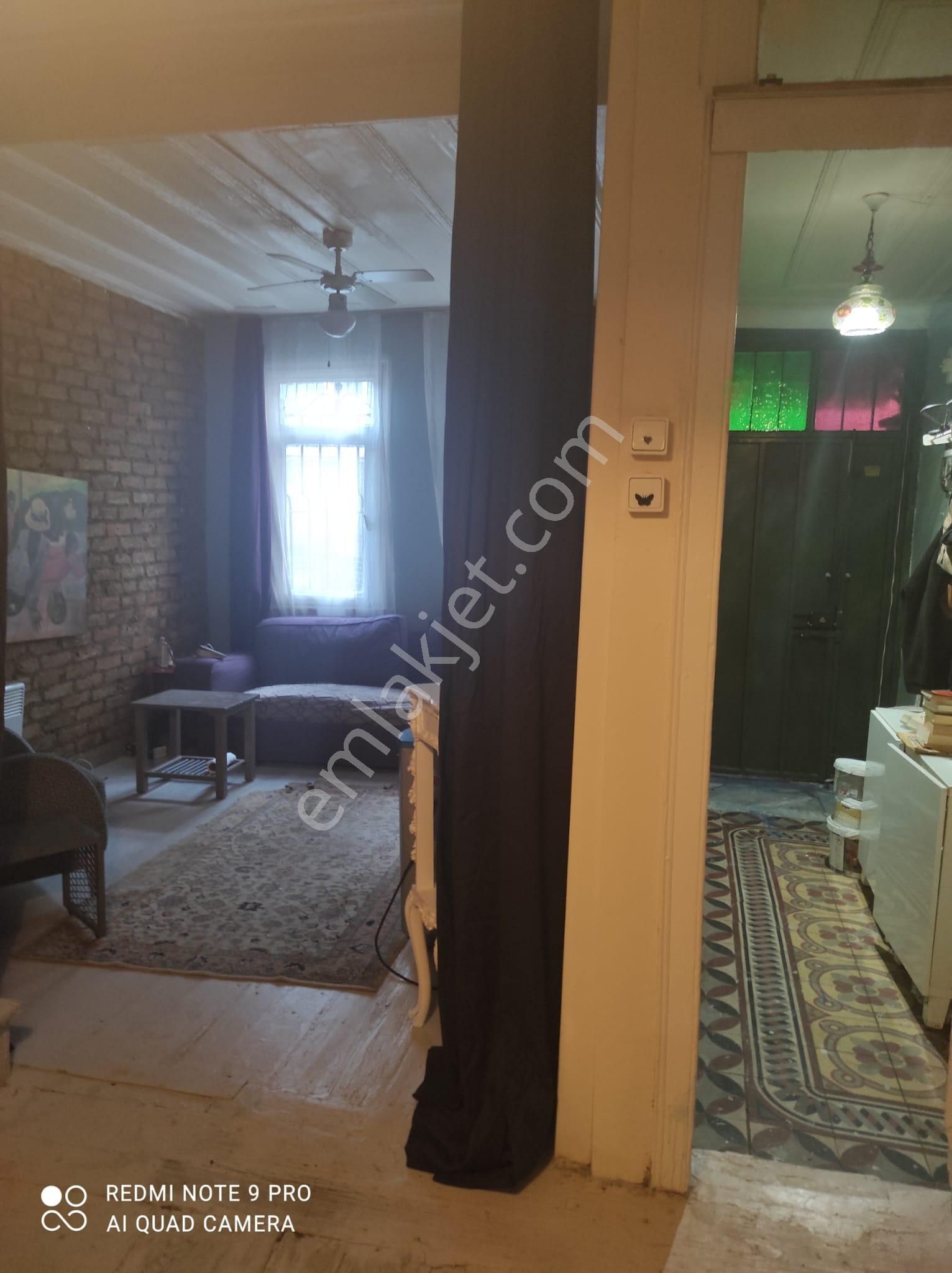 İki Katlı, Ahşap, Bahçeli Ev - Görsel 2