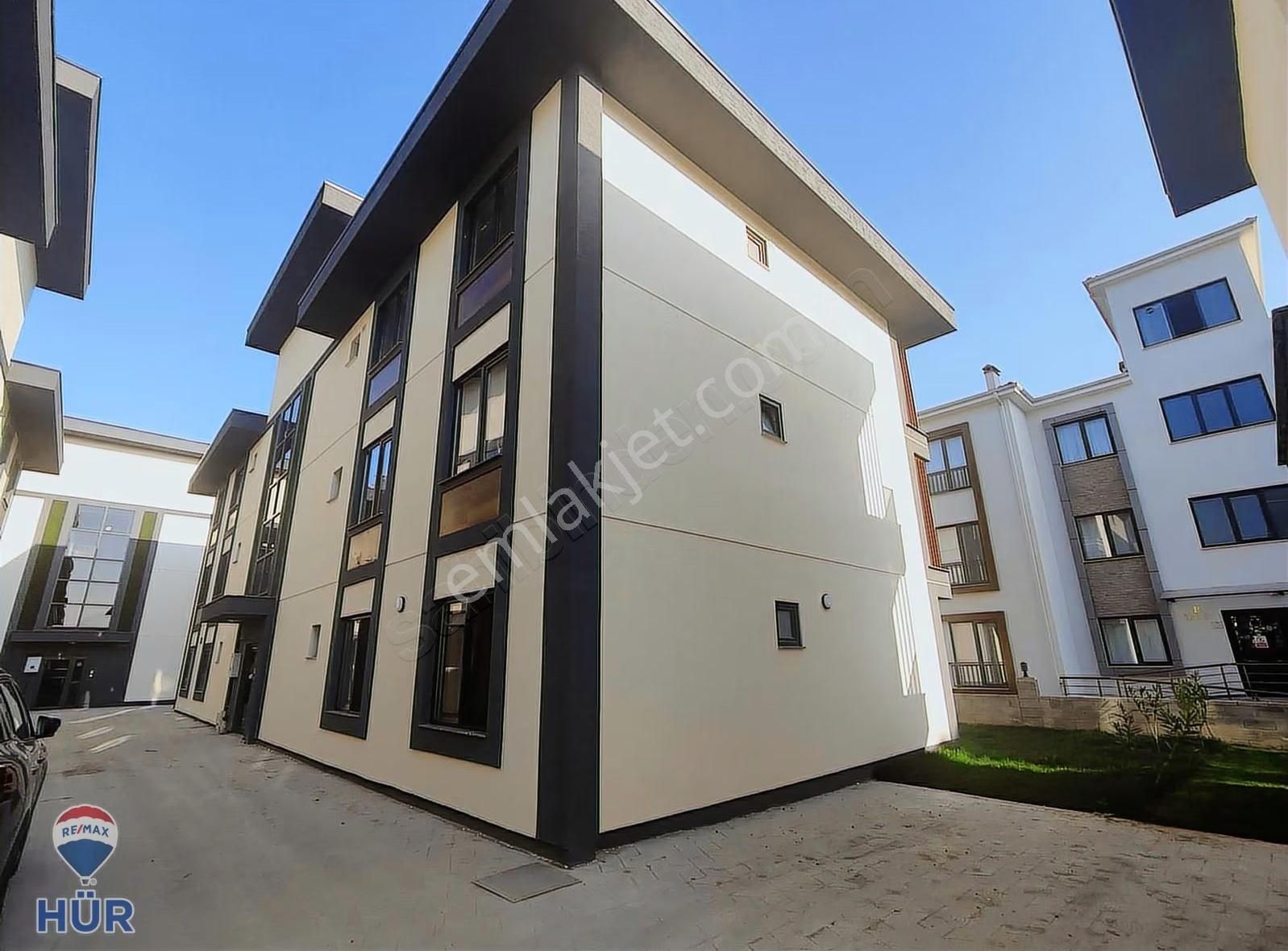 Remax Ayfer Sever'den Kiralık 3+1 Daire Yeni Stad Civarı - Görsel 15