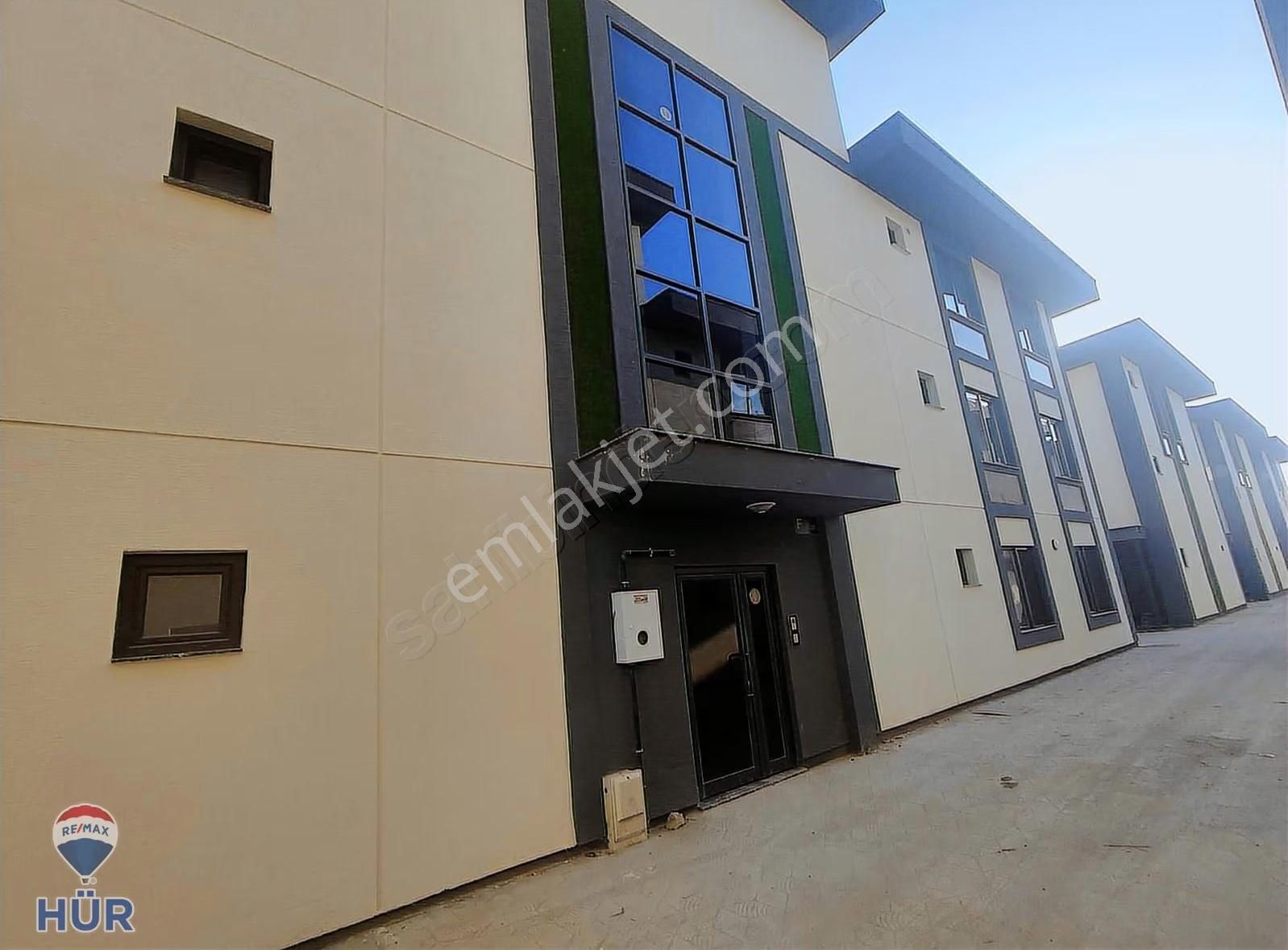 Remax Ayfer Sever'den Kiralık 3+1 Daire Yeni Stad Civarı - Görsel 27