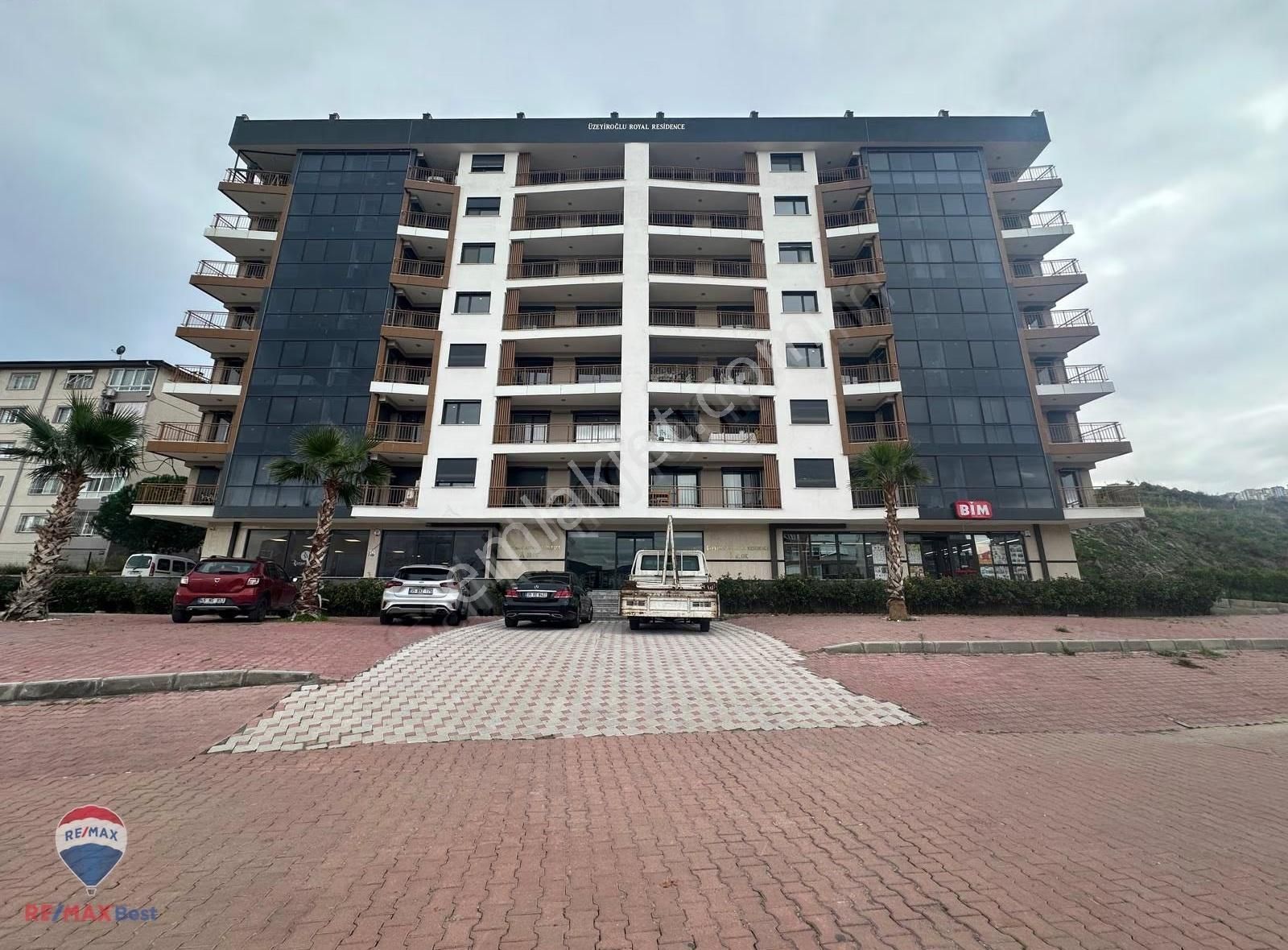 89 Remax Bestten Karşıyaka Zübeyde Hanımda Satılık 2+1lüks Daıre