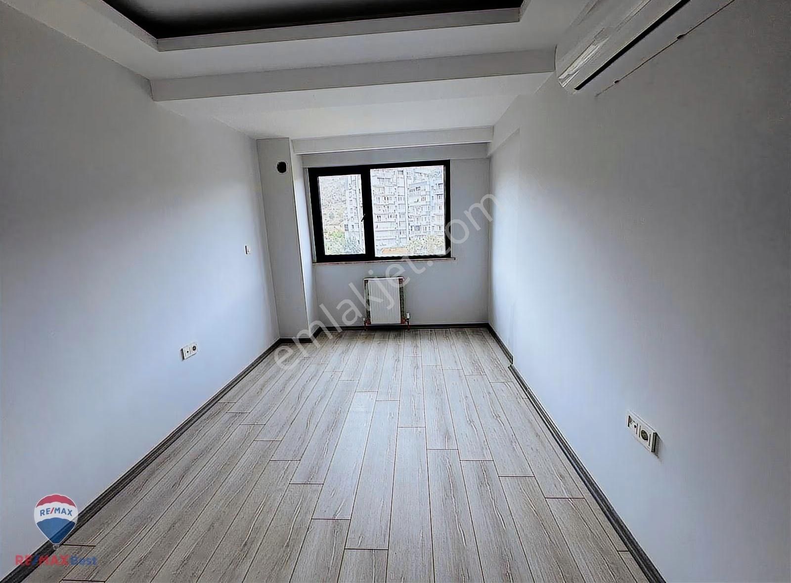 89 Remax Bestten Karşıyaka Zübeyde Hanımda Satılık 2+1lüks Daıre - Görsel 8