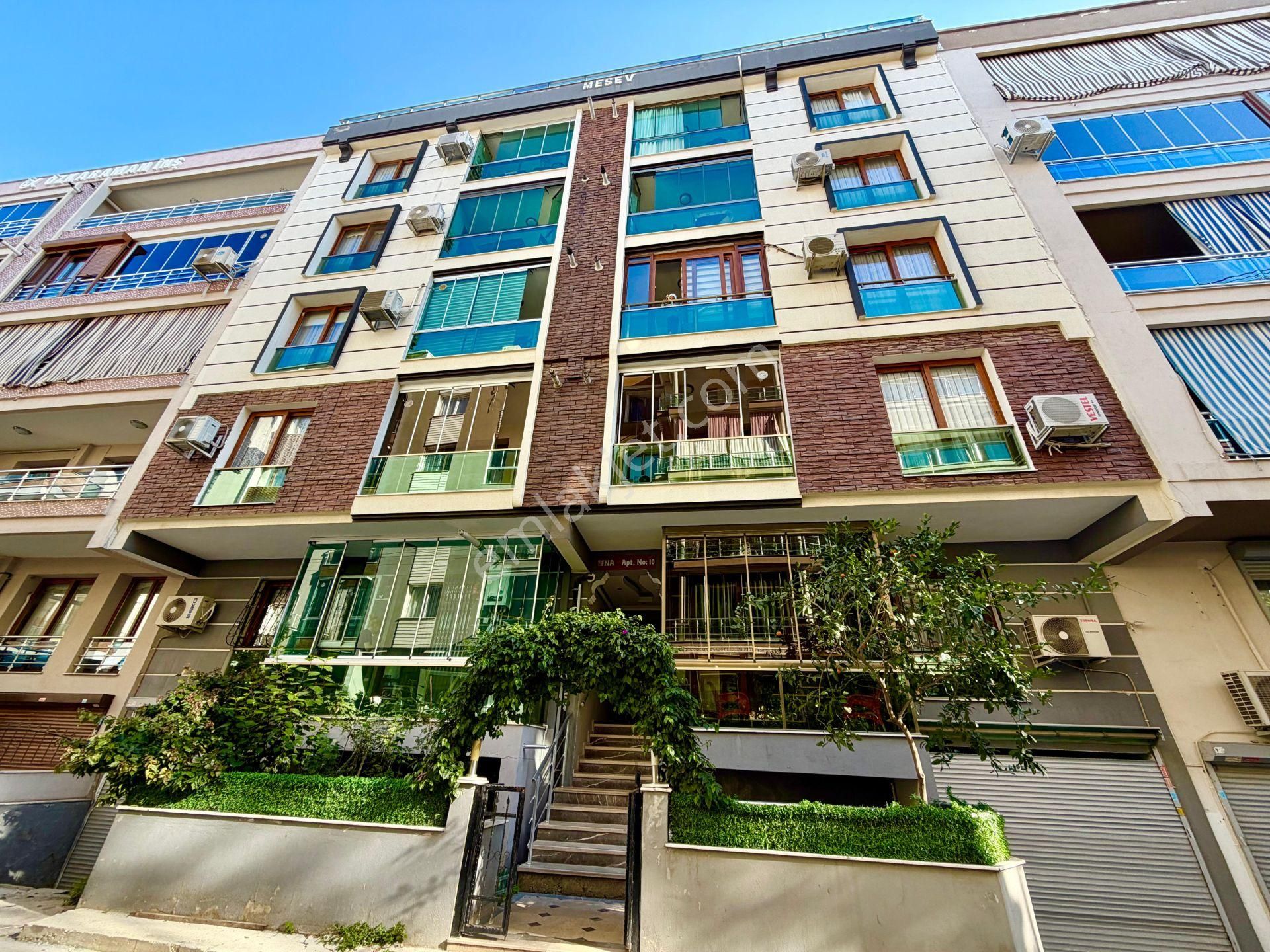 15 Karşıyaka Şemikler'de Çift Teraslı 5+2 Satılık Dubleks Daire