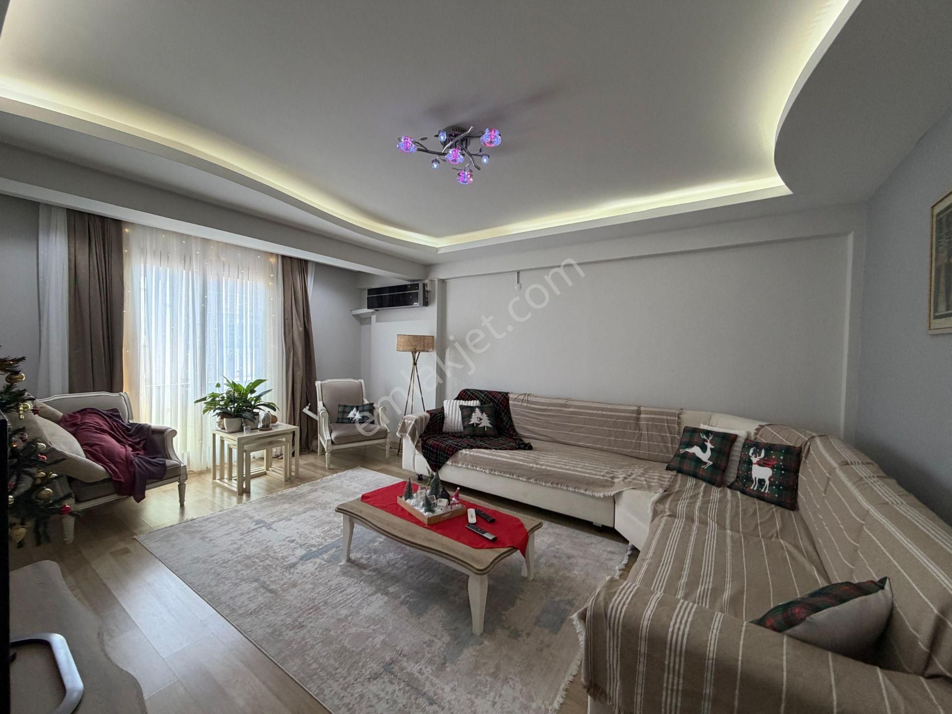 15 Karşıyaka Şemikler'de Çift Teraslı 5+2 Satılık Dubleks Daire - Görsel 2