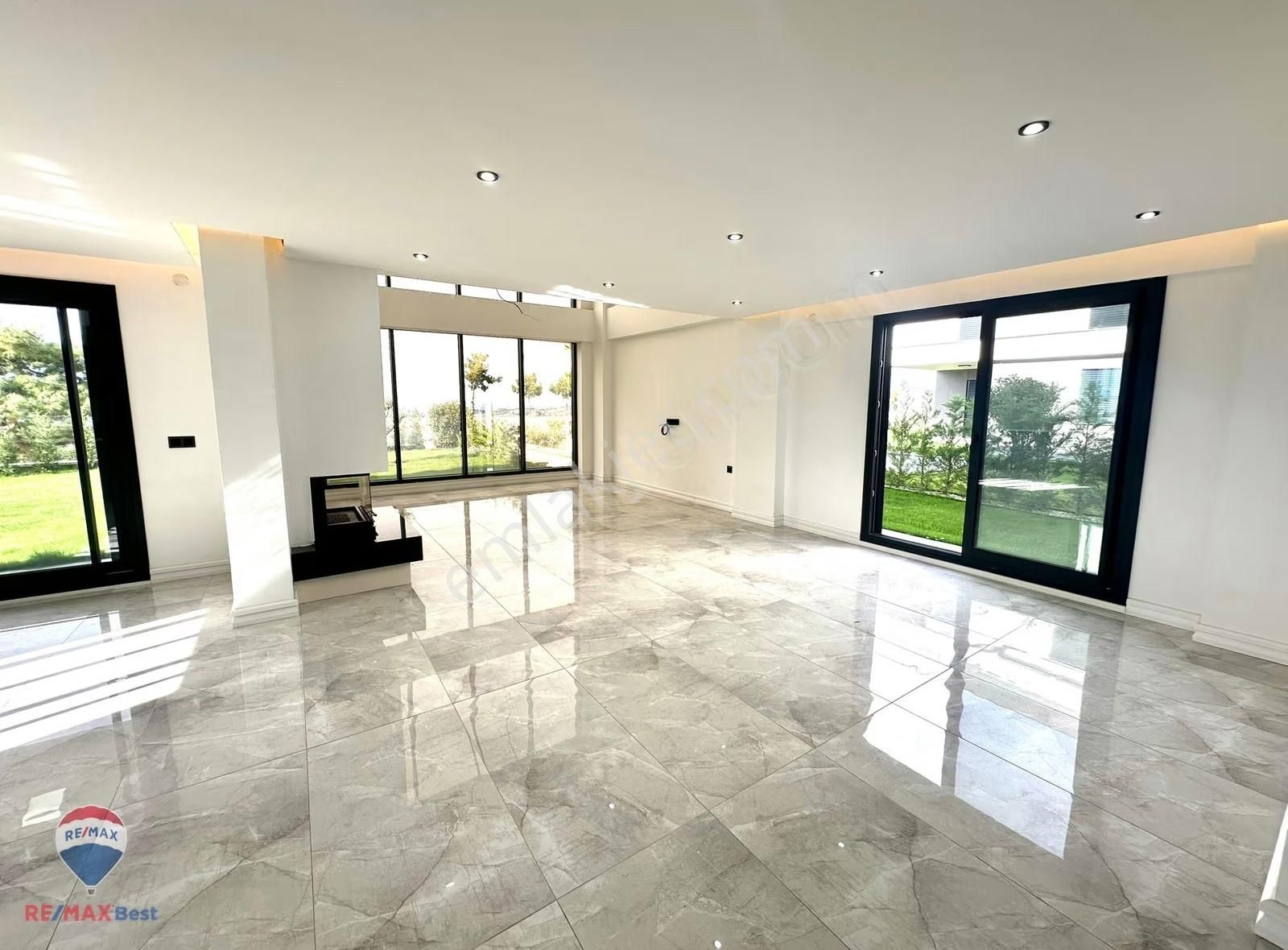 39 Kuşadası Soğucak'da Full Deniz Ve Orman Manzaralı Villa - Görsel 27