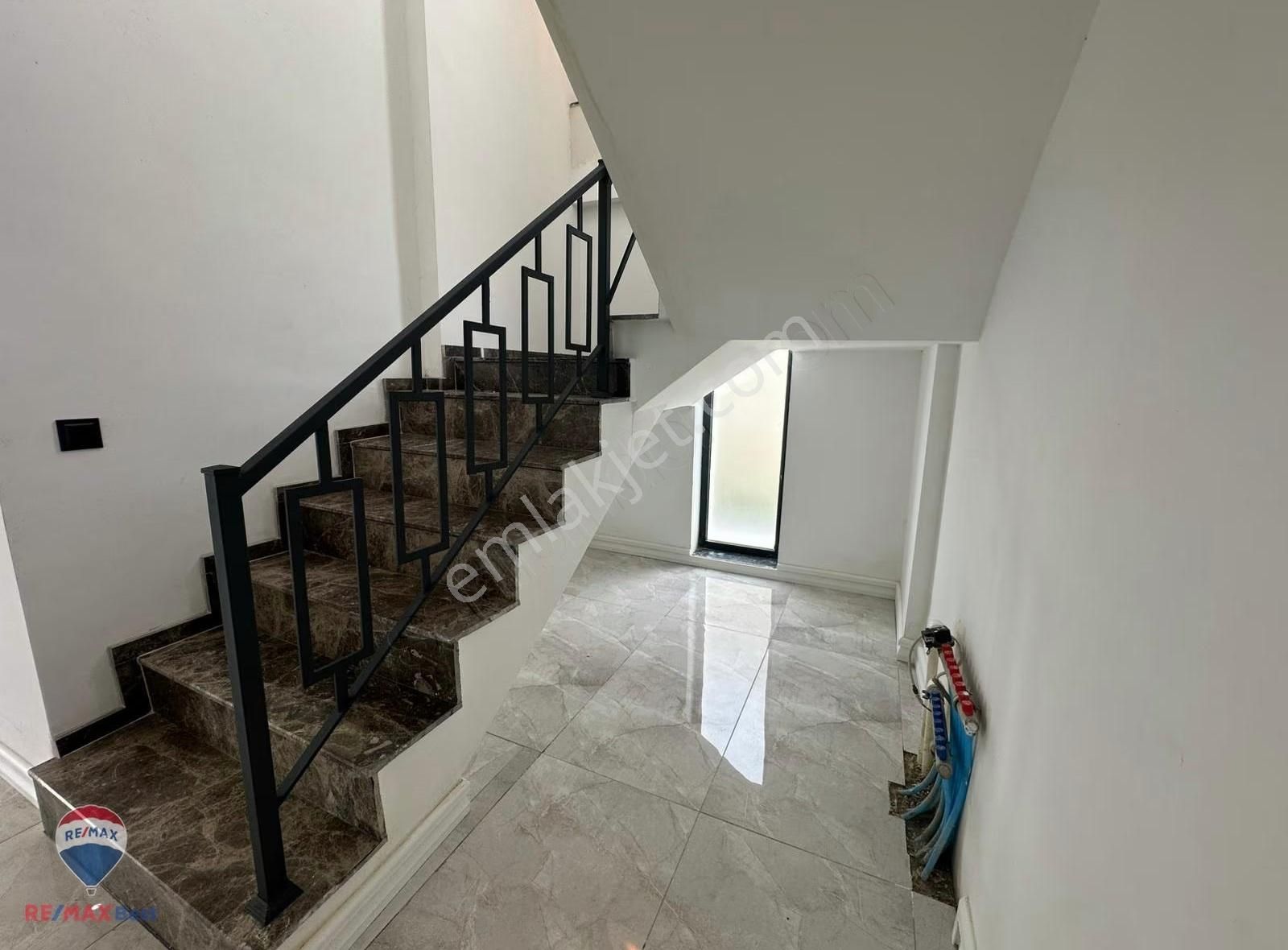 39 Kuşadası Soğucak'da Full Deniz Ve Orman Manzaralı Villa - Görsel 19