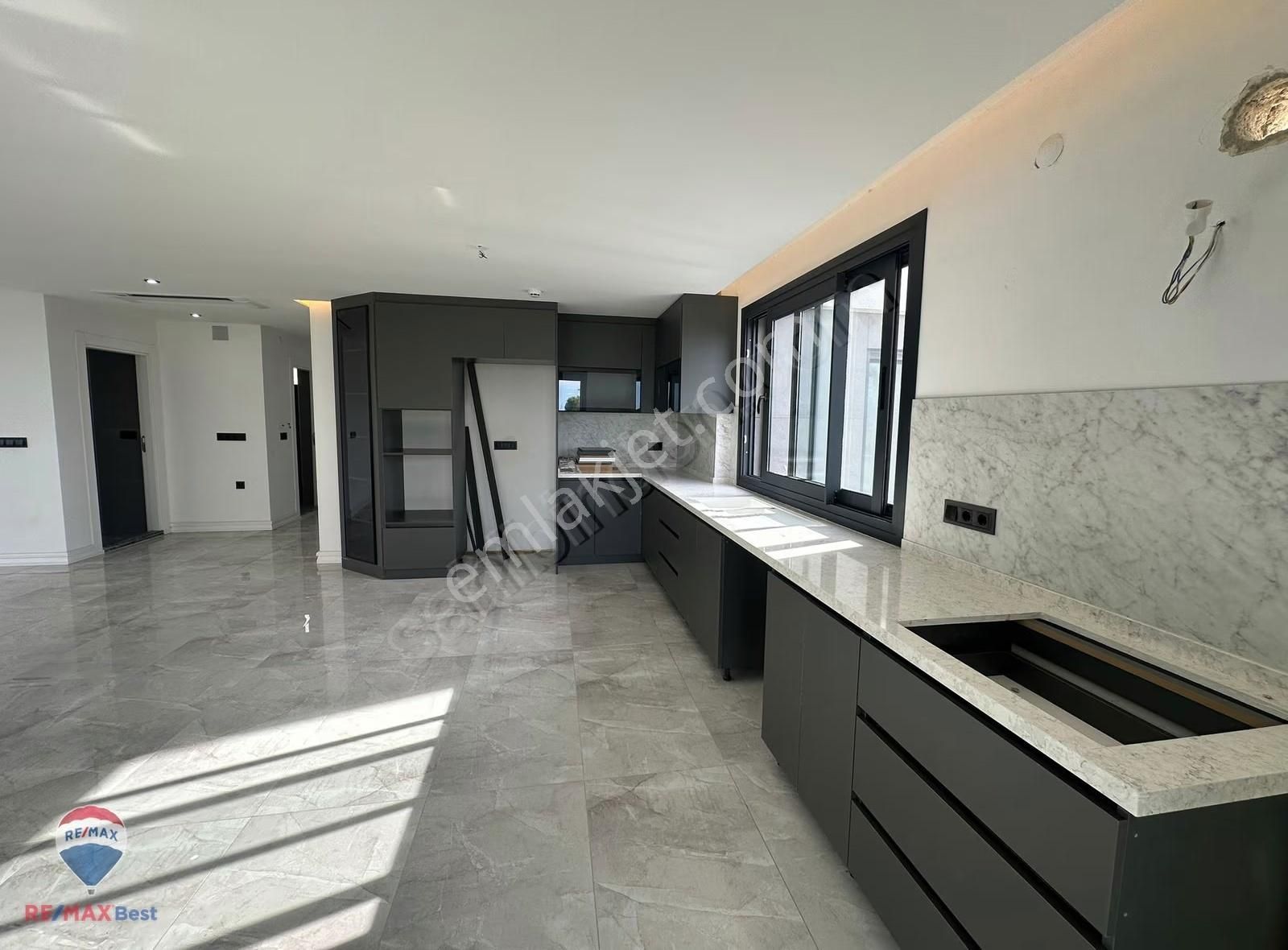 39 Kuşadası Soğucak'da Full Deniz Ve Orman Manzaralı Villa - Görsel 32