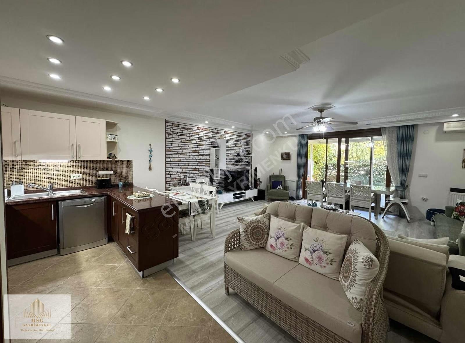 Msg'den Çeşme Ilıca Sahil Yakını Butik Sitede Modern 3+1 Villa - Görsel 29